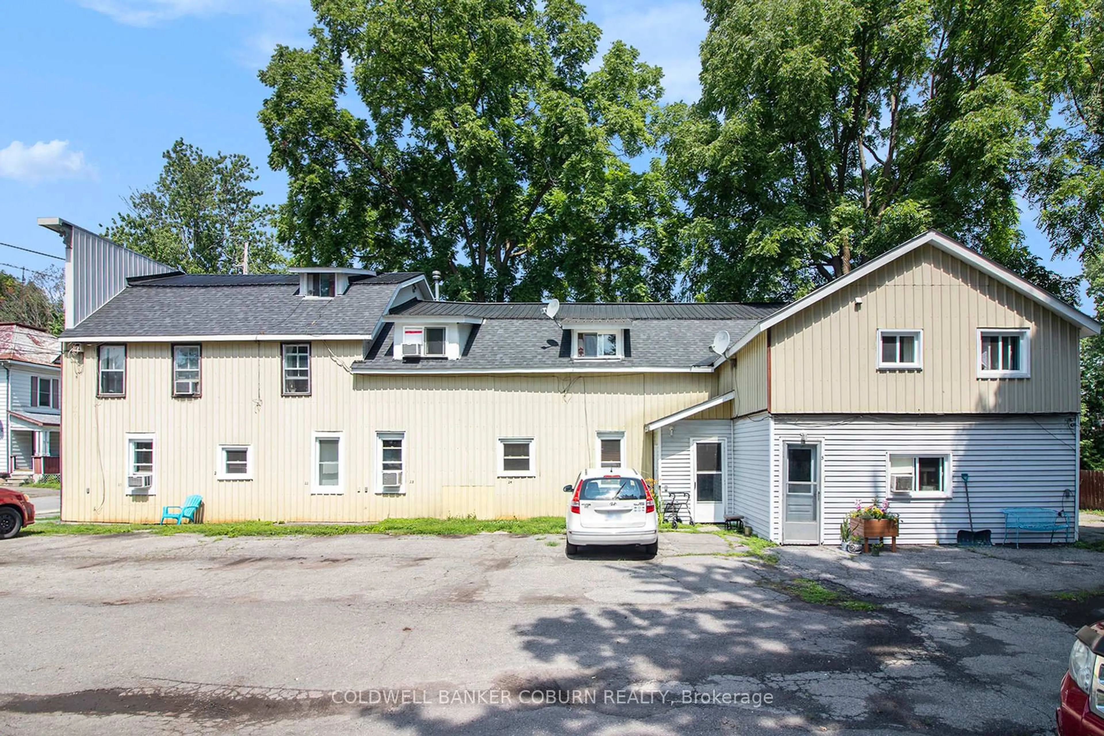 A pic from outside/outdoor area/front of a property/back of a property/a pic from drone, street for 73 King St, North Dundas Ontario K0C 1H0