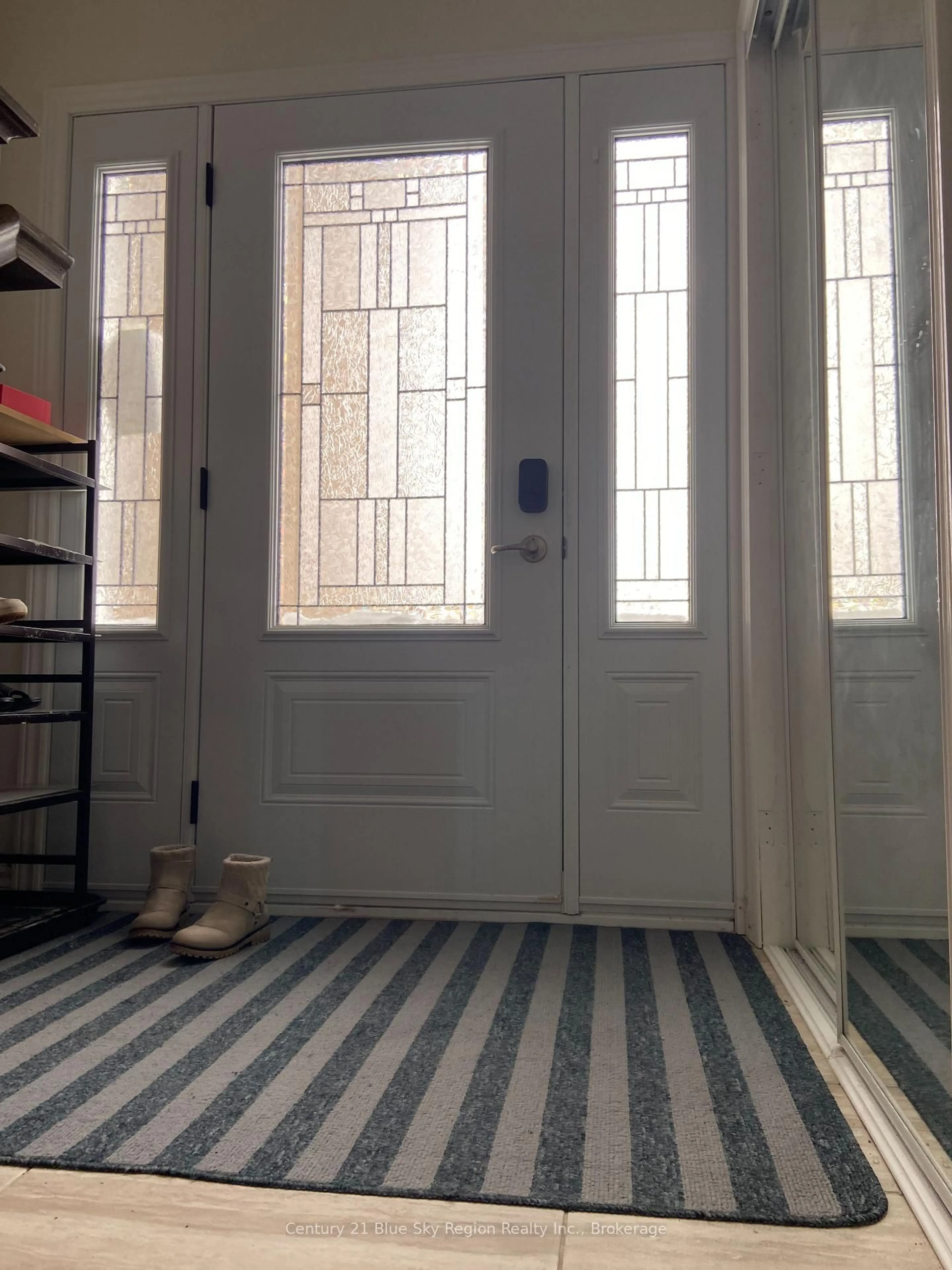 Indoor entryway for 253 Kingsway Ave, North Bay Ontario P1B 7V5