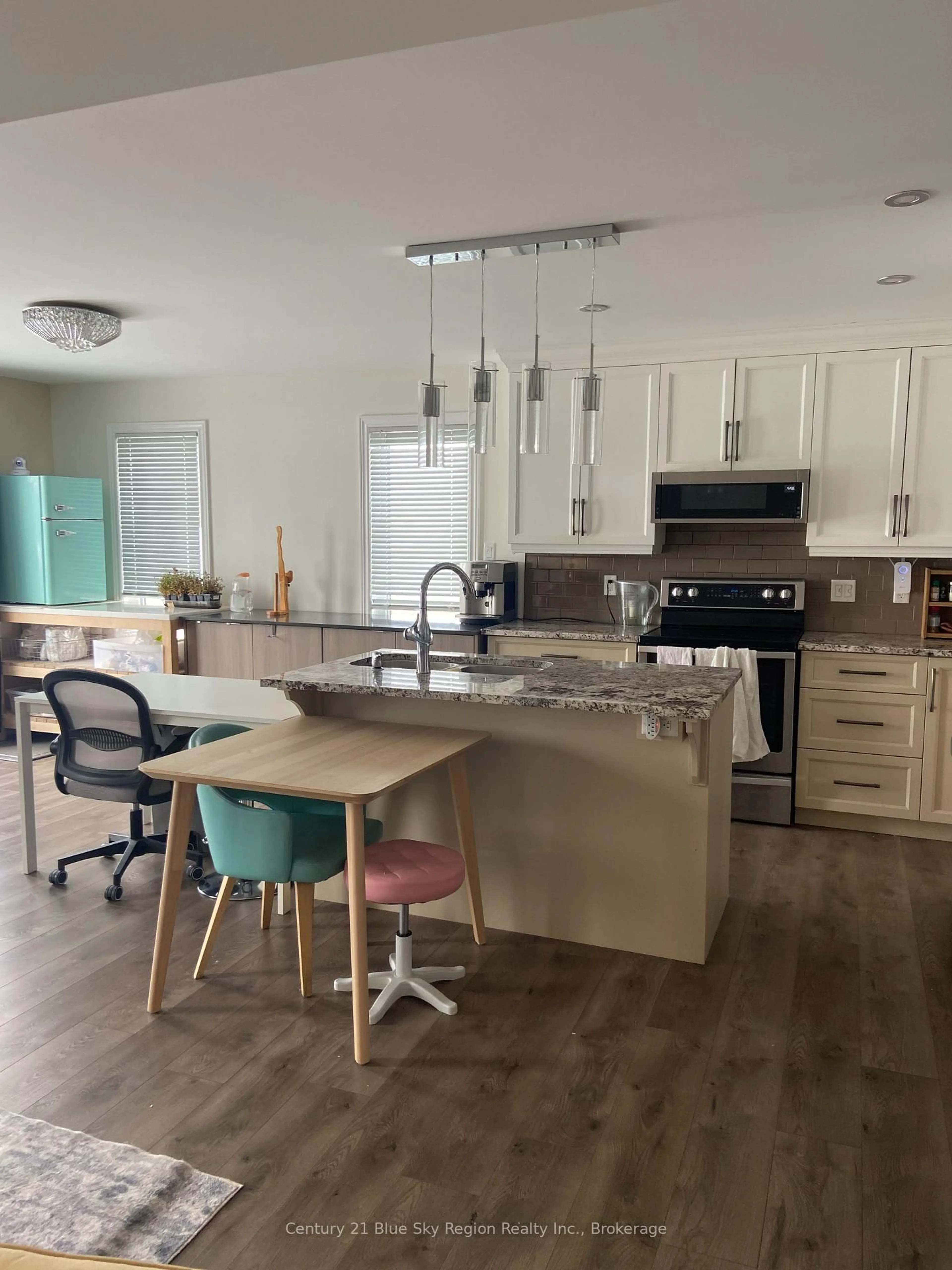 Open concept kitchen, unknown for 253 Kingsway Ave, North Bay Ontario P1B 7V5