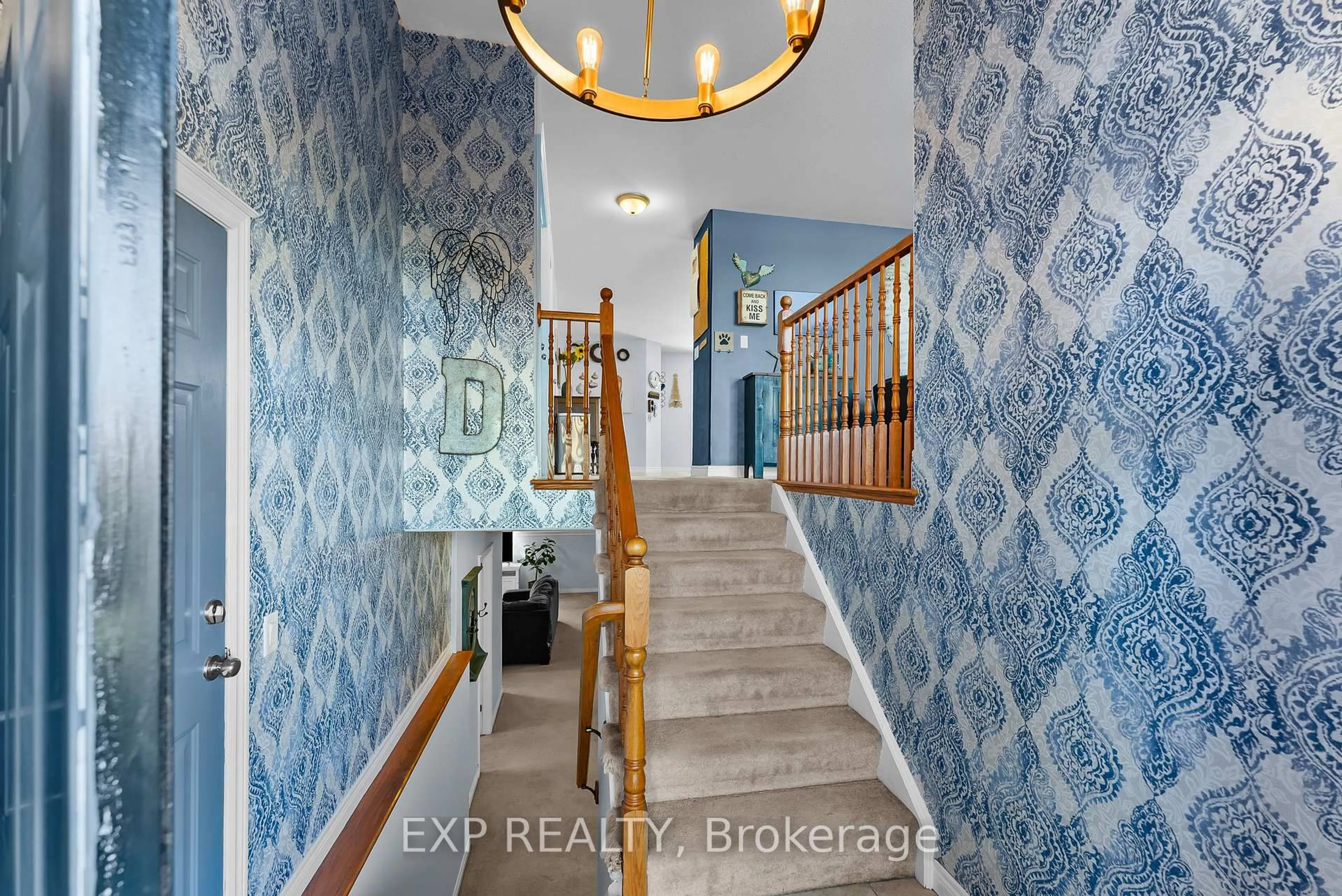 Indoor entryway for 8 Lindan St, West Lincoln Ontario L0R 2A0