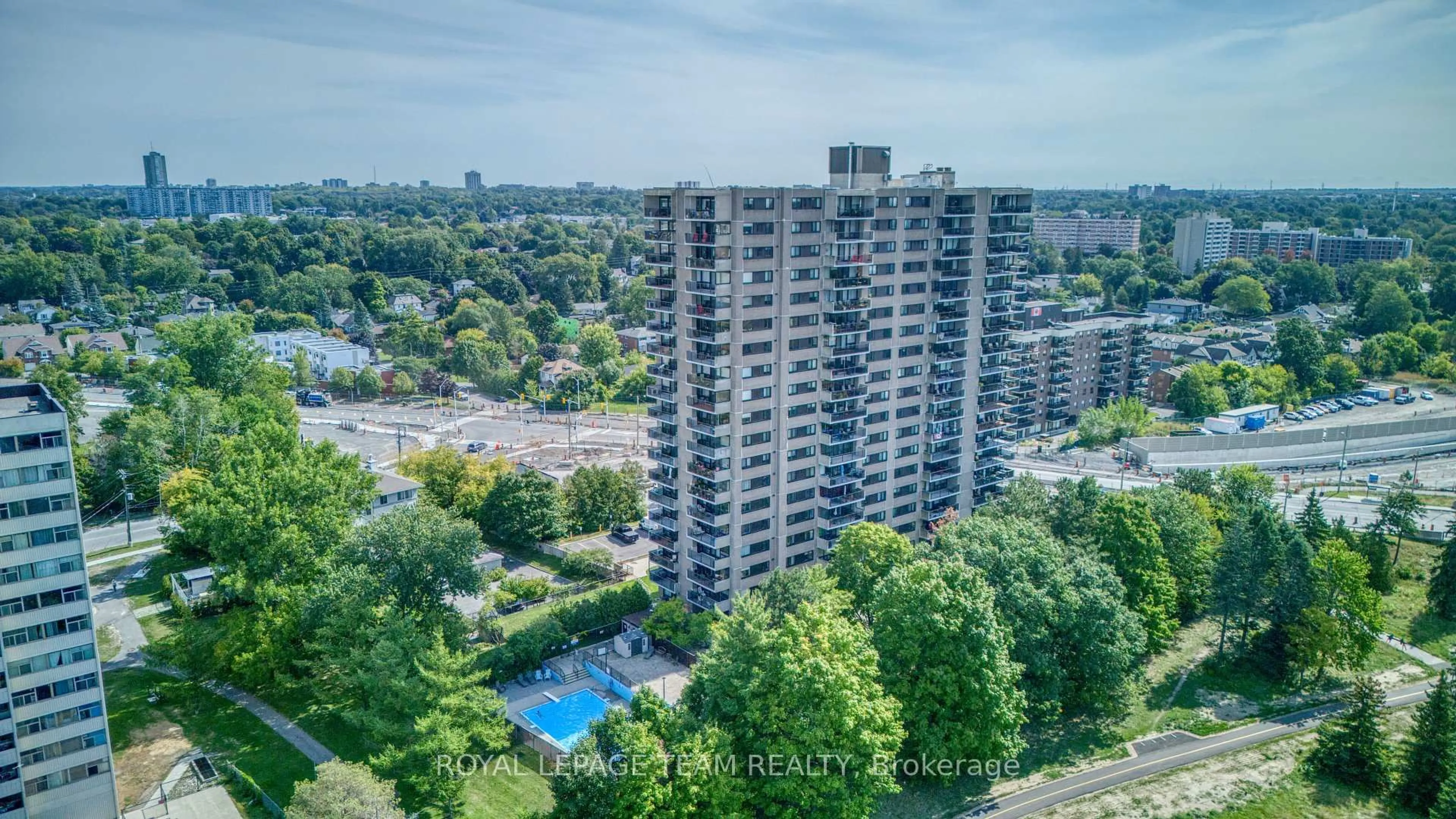 A pic from outside/outdoor area/front of a property/back of a property/a pic from drone, city buildings view from balcony for 1195 Richmond Rd #2006, Ottawa Ontario K2B 8E4