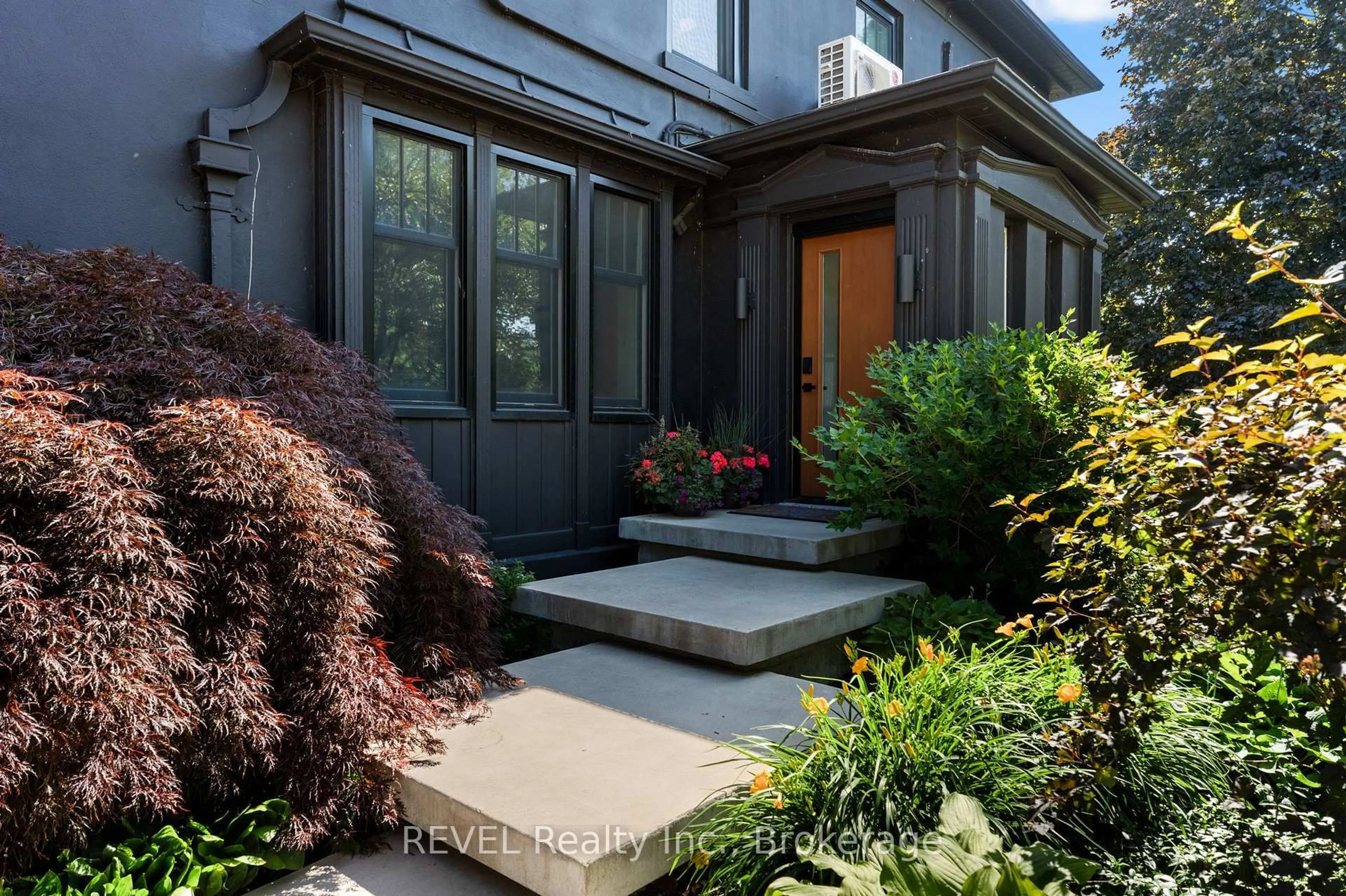 Indoor entryway for 3543 King St, Lincoln Ontario L0R 2C0