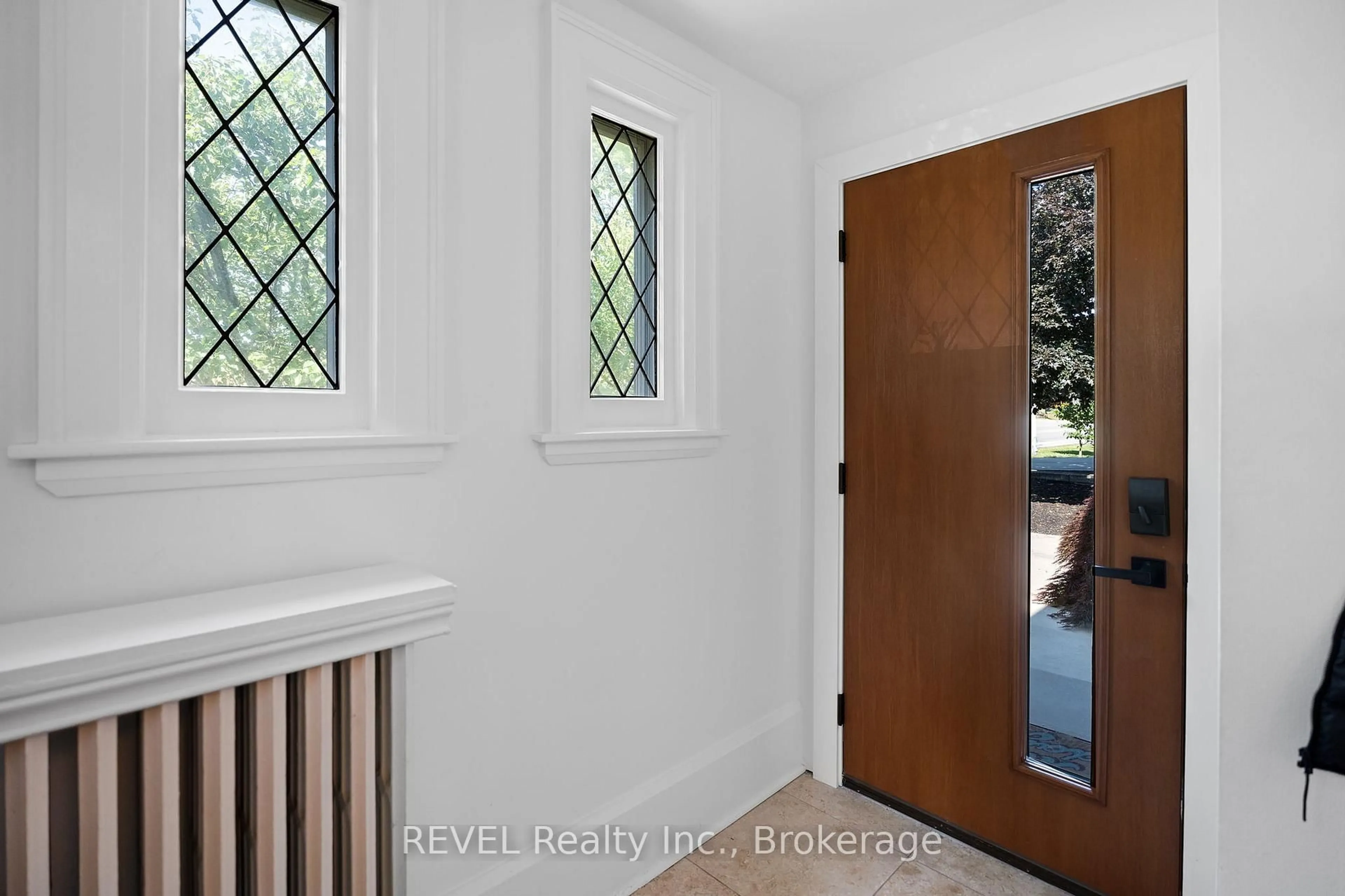 Indoor entryway for 3543 King St, Lincoln Ontario L0R 2C0