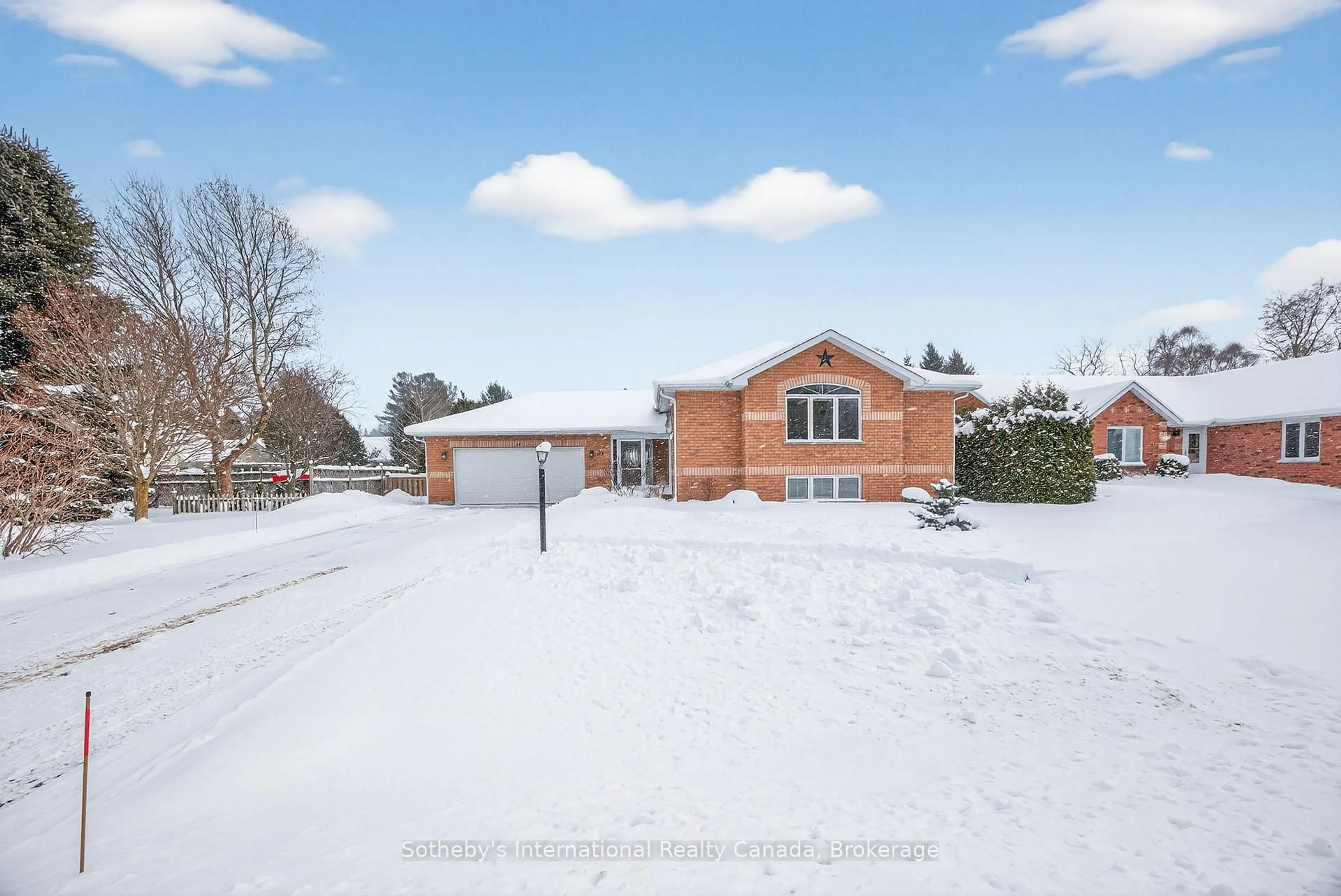A pic from outside/outdoor area/front of a property/back of a property/a pic from drone, street for 35 Elgin St, Blue Mountains Ontario N0H 2P0