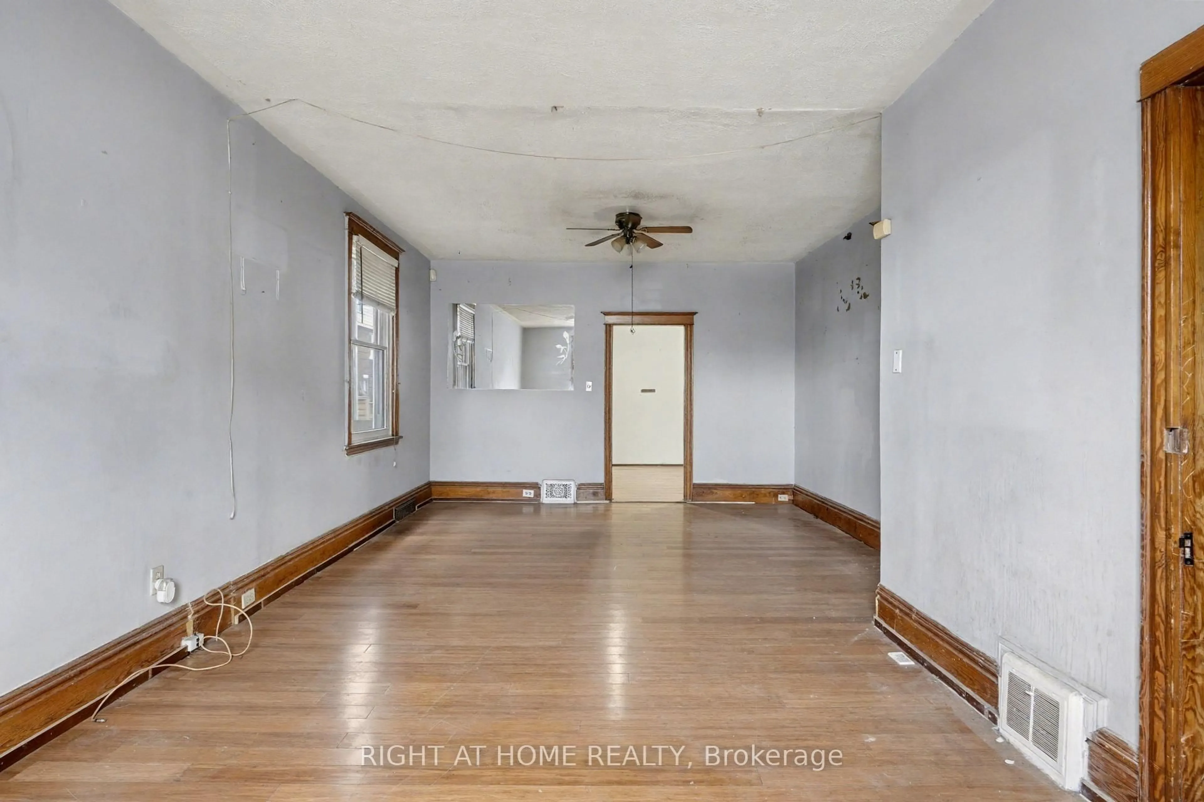 A pic of a room for 522 Cannon St, Hamilton Ontario L8L 2E8