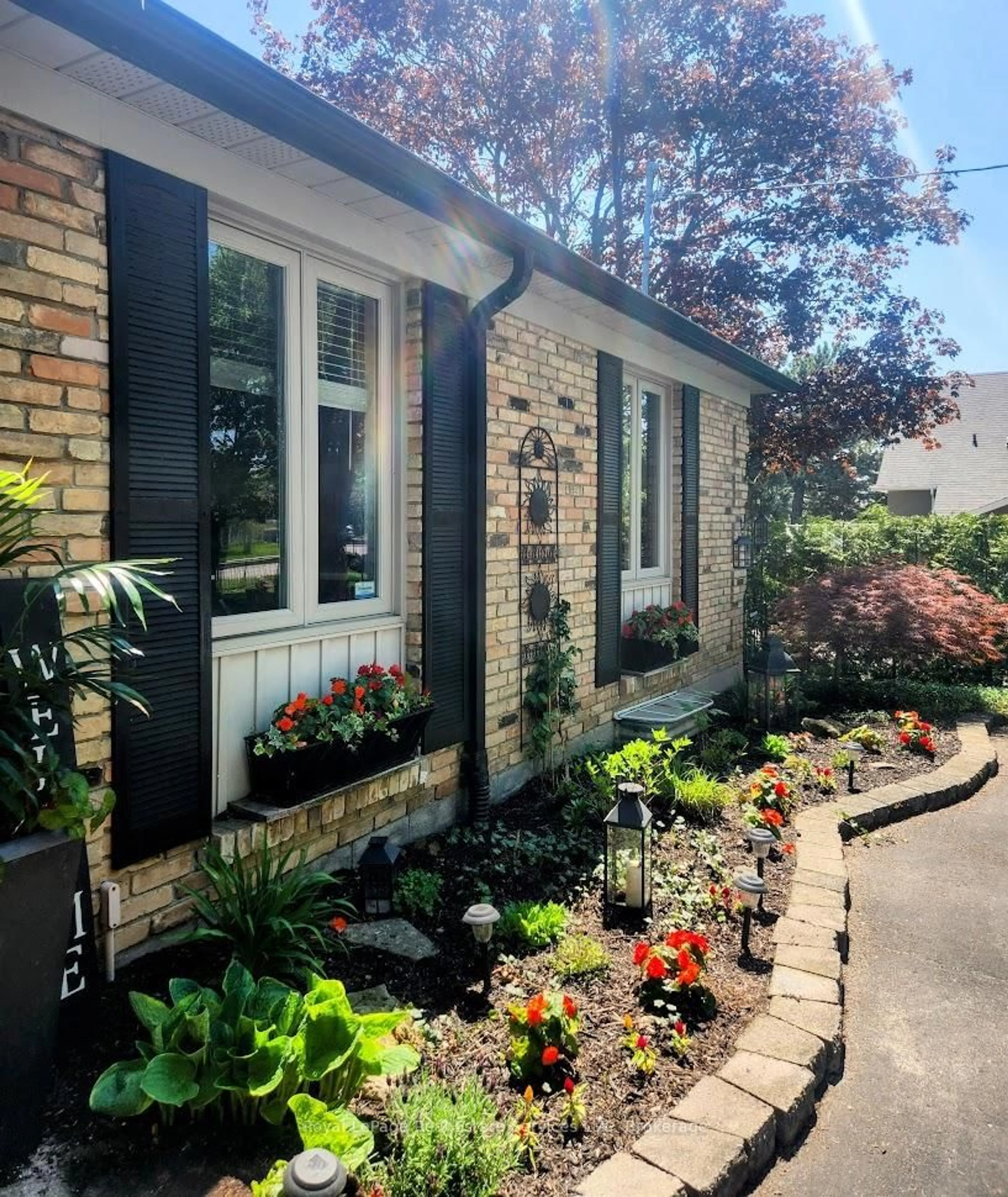 Home with brick exterior material, street for 184 Dundas St, Hamilton Ontario L8N 2Z7