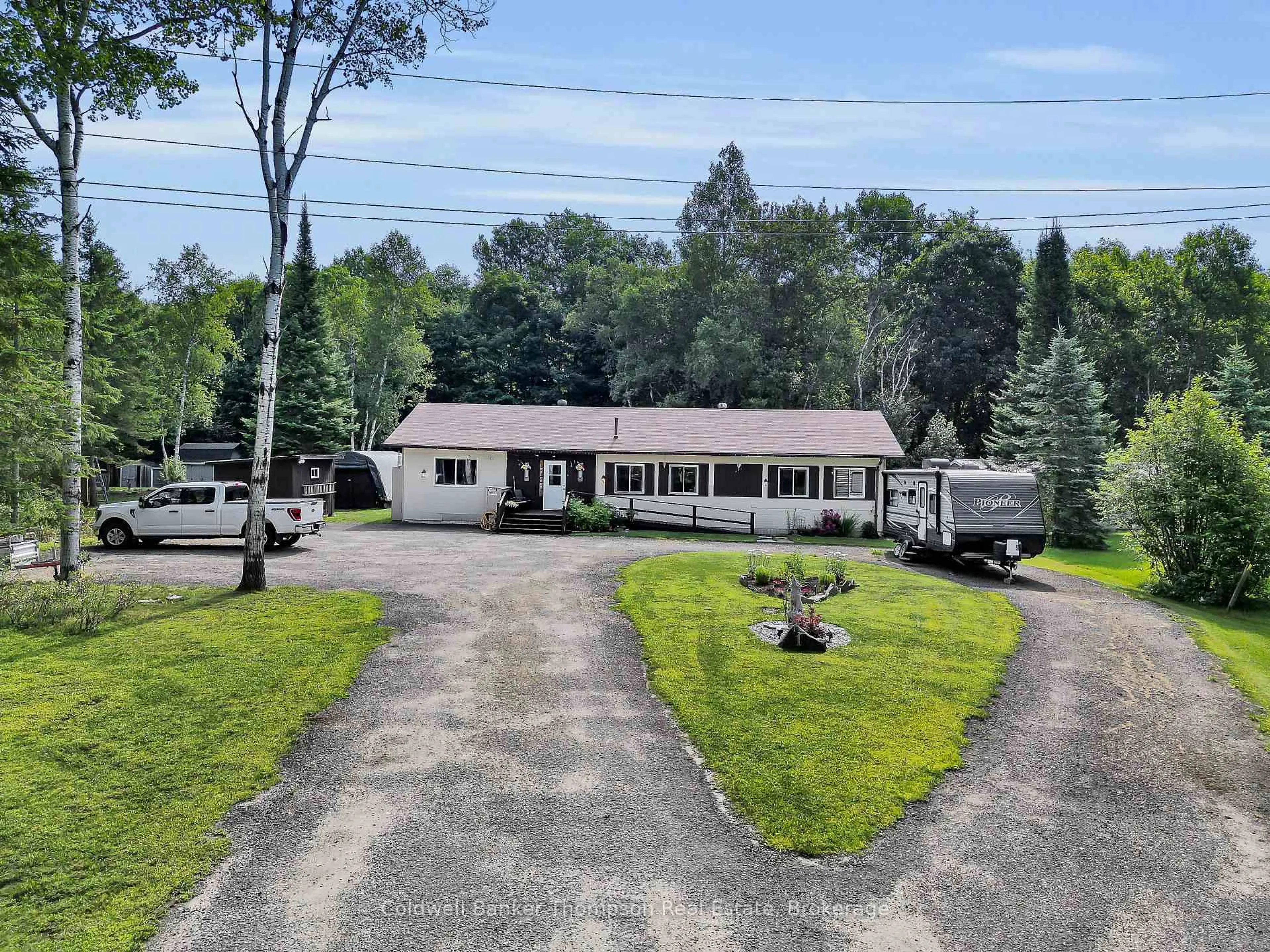 A pic from outside/outdoor area/front of a property/back of a property/a pic from drone, unknown for 1 Fox Run Lane, Huntsville Ontario P1H 1E3