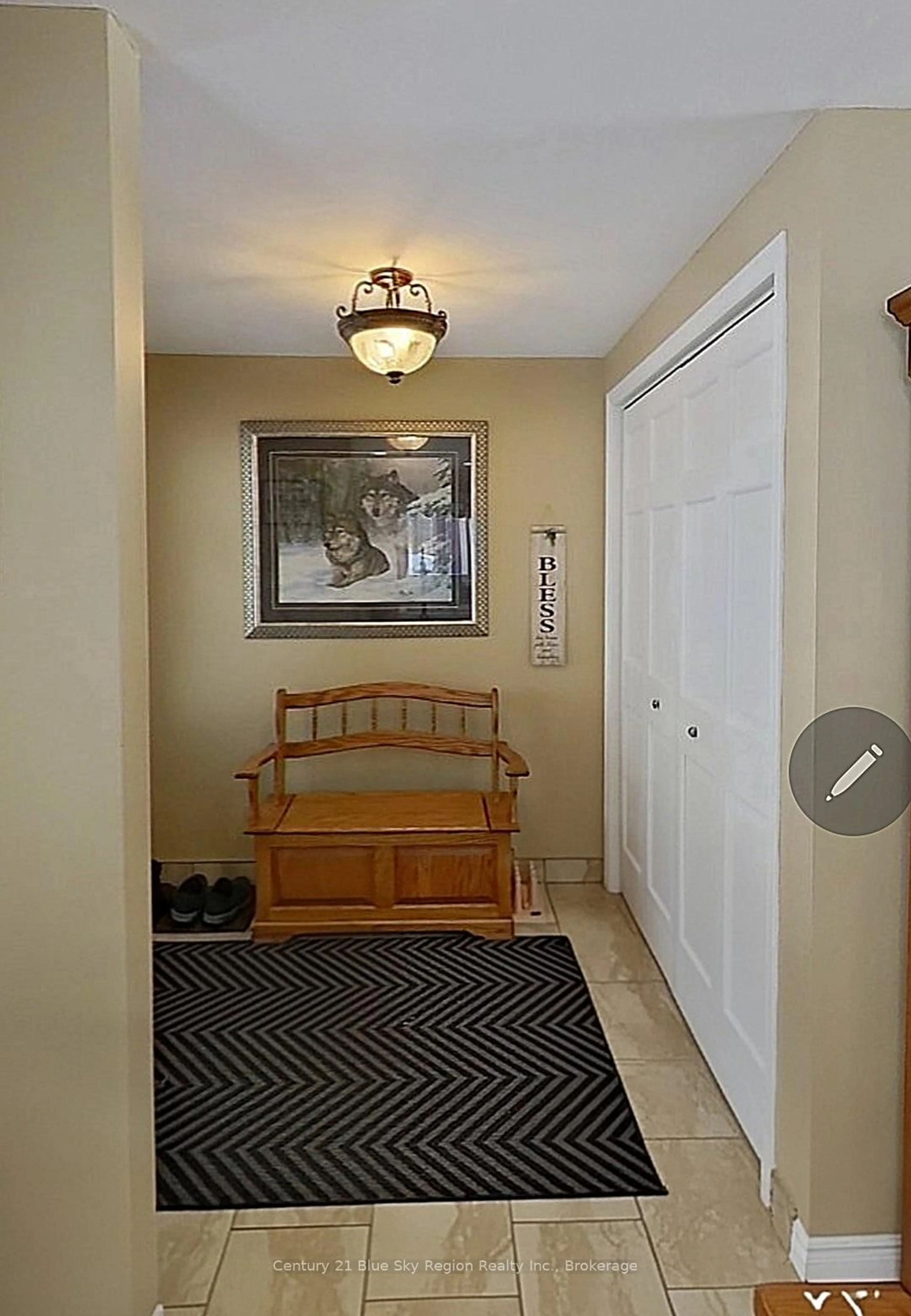 Indoor entryway for 17 Sunrise Lane, Powassan Ontario P0H 1Z0