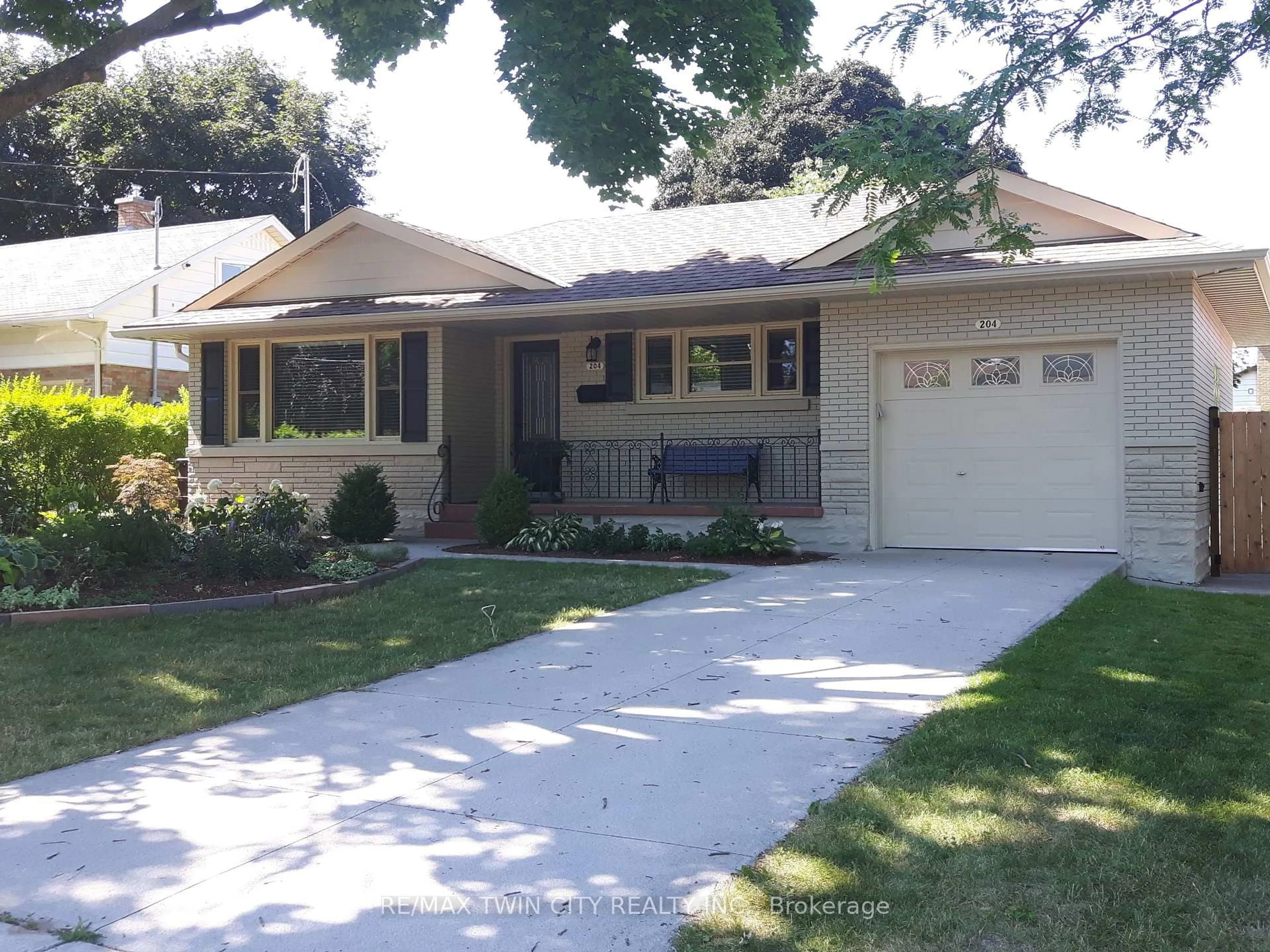 Home with vinyl exterior material, street for 204 Rodney St, Waterloo Ontario N2J 1G5