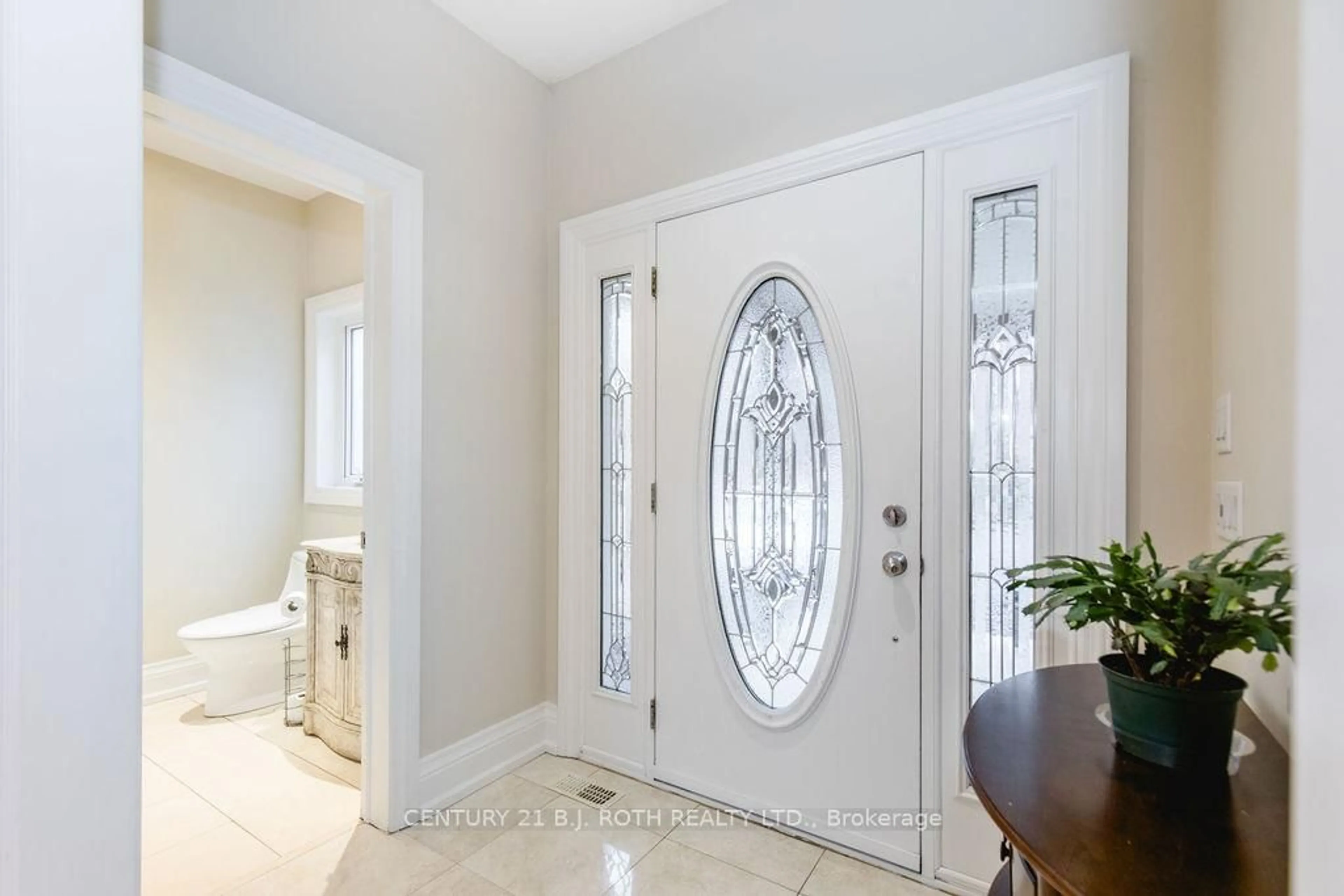 Indoor entryway for 3-1058 Whites Rd, Muskoka Lakes Ontario P0B 1J0
