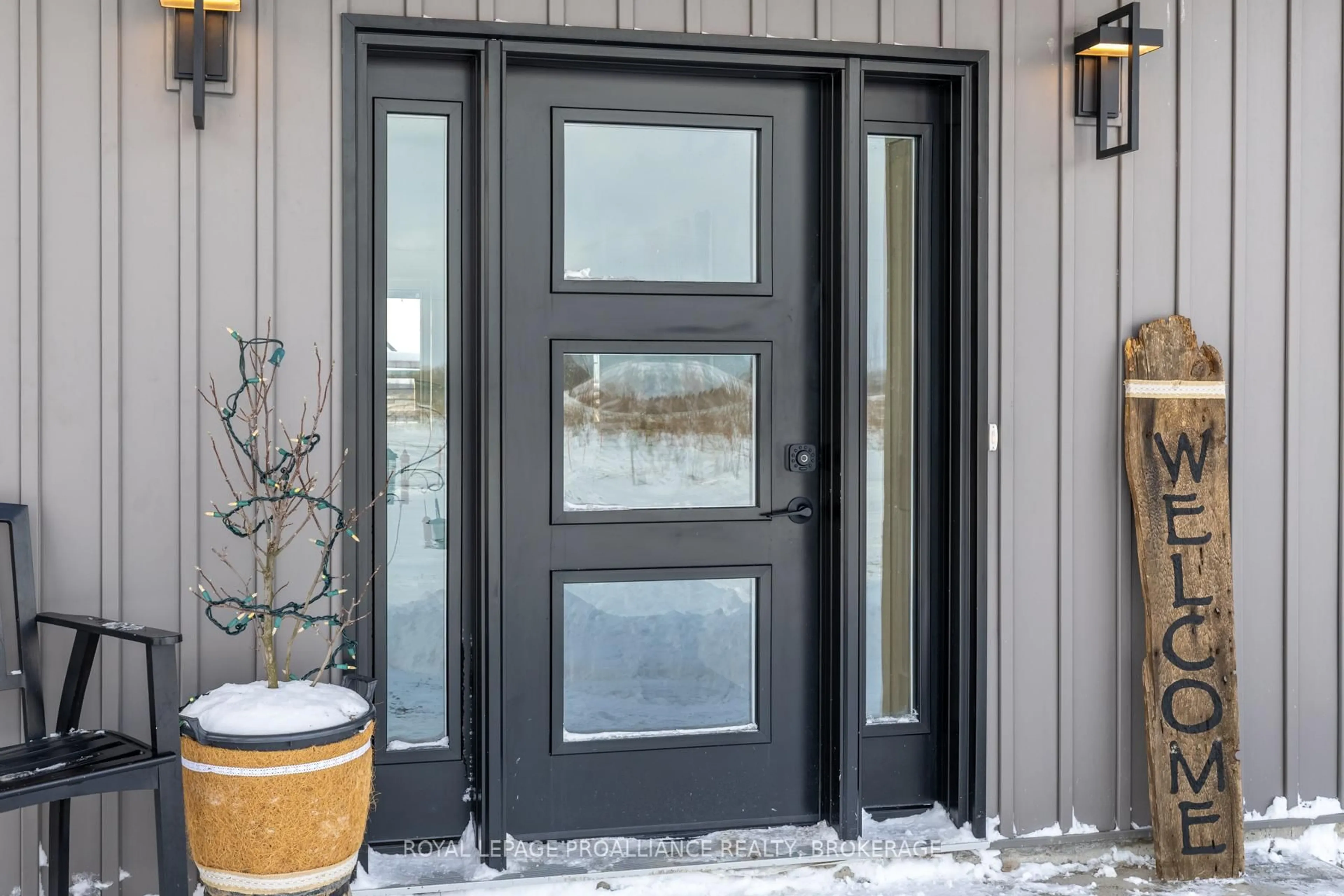 Indoor entryway for 292 Kyes Rd, Front of Leeds & Seeleys Bay Ontario K0E 1L0