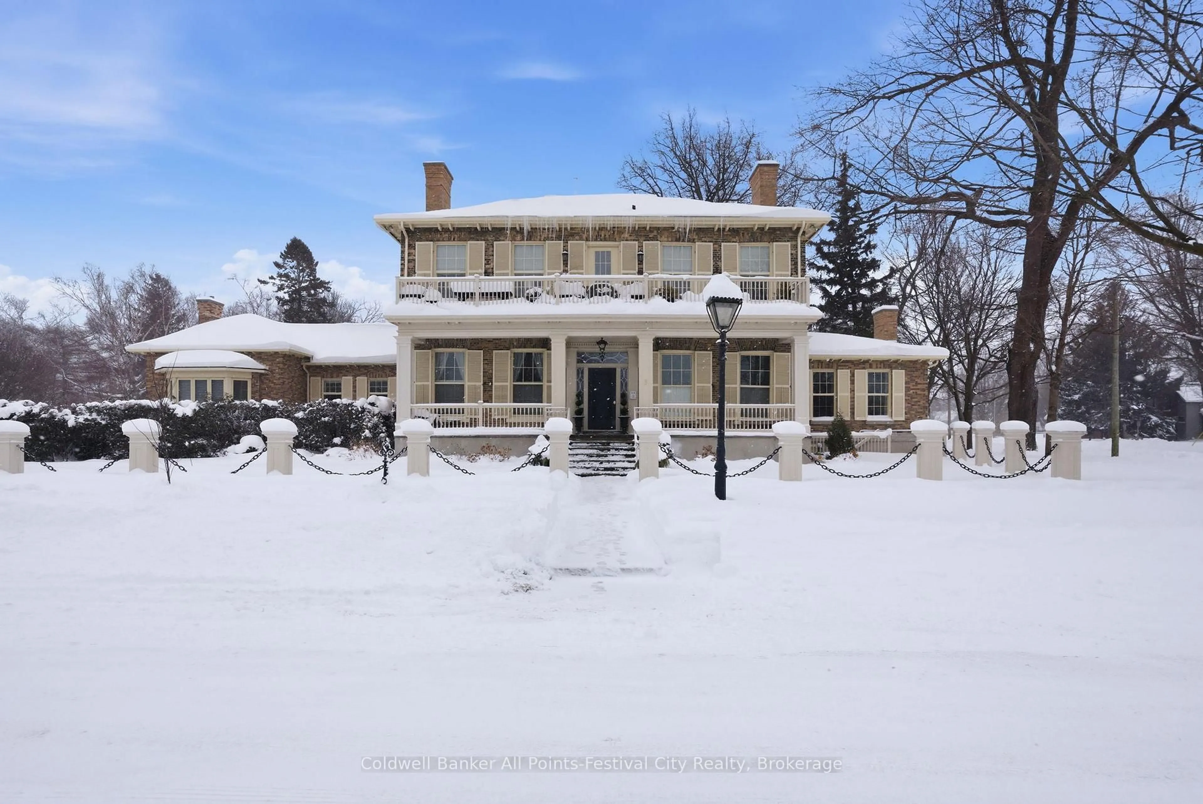 A pic from outside/outdoor area/front of a property/back of a property/a pic from drone, street for 5 Cobourg St, Goderich Ontario N7A 2J1
