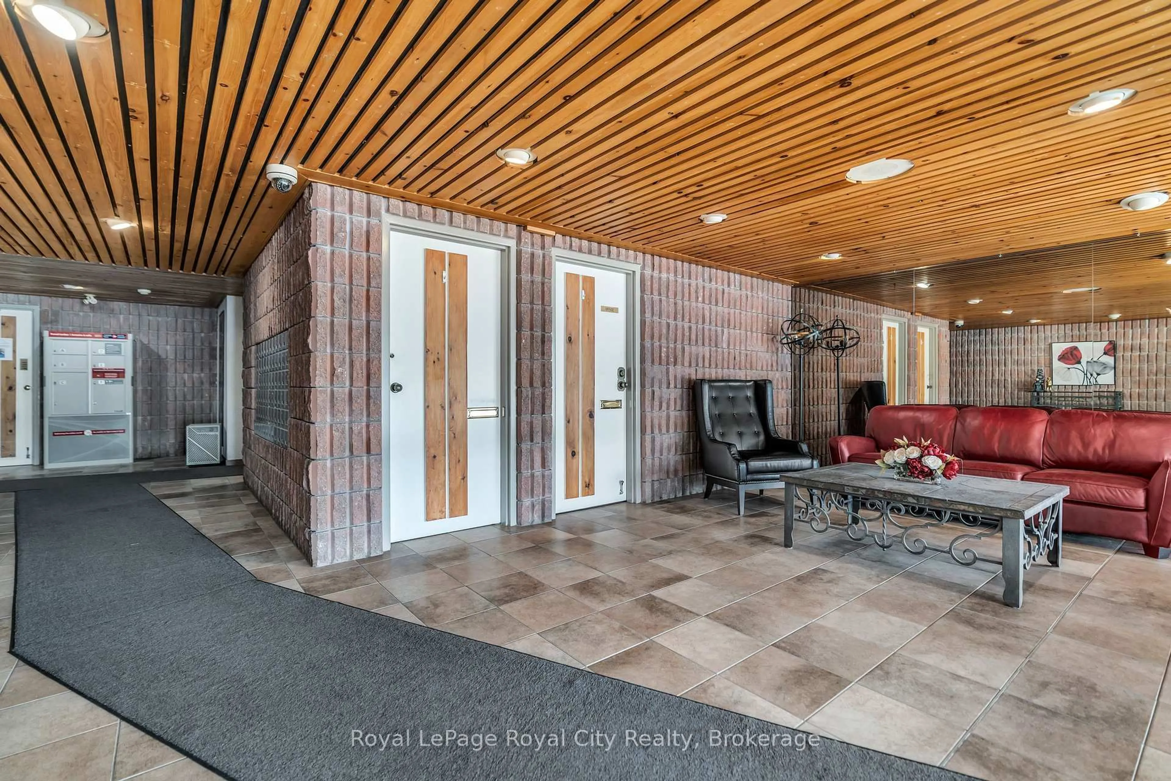 Indoor foyer for 22 Marilyn Dr #803, Guelph Ontario N1H 7T1