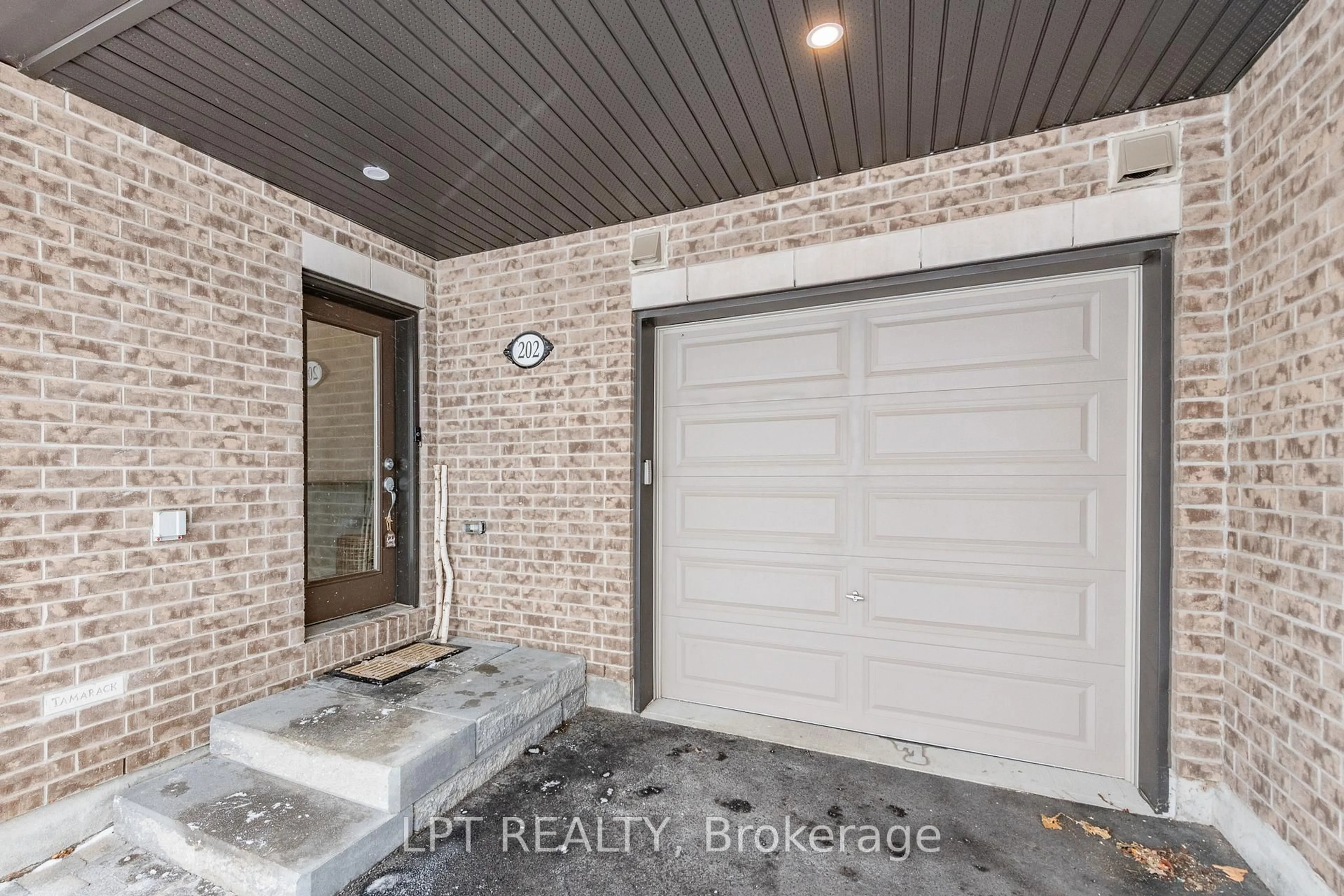 Indoor entryway for 202 Hawkmere Way, Ottawa Ontario K1T 0R5