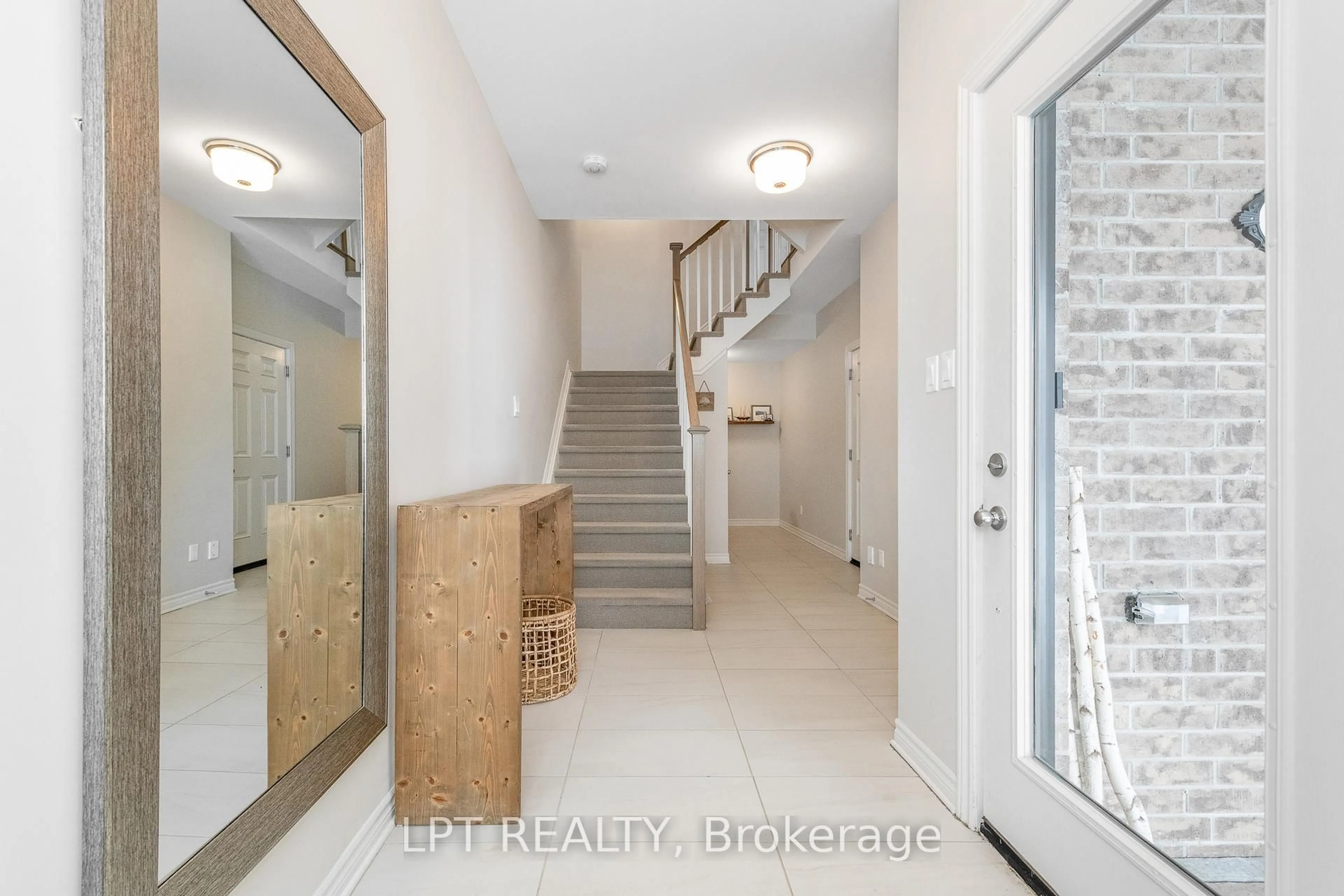 Indoor entryway for 202 Hawkmere Way, Ottawa Ontario K1T 0R5