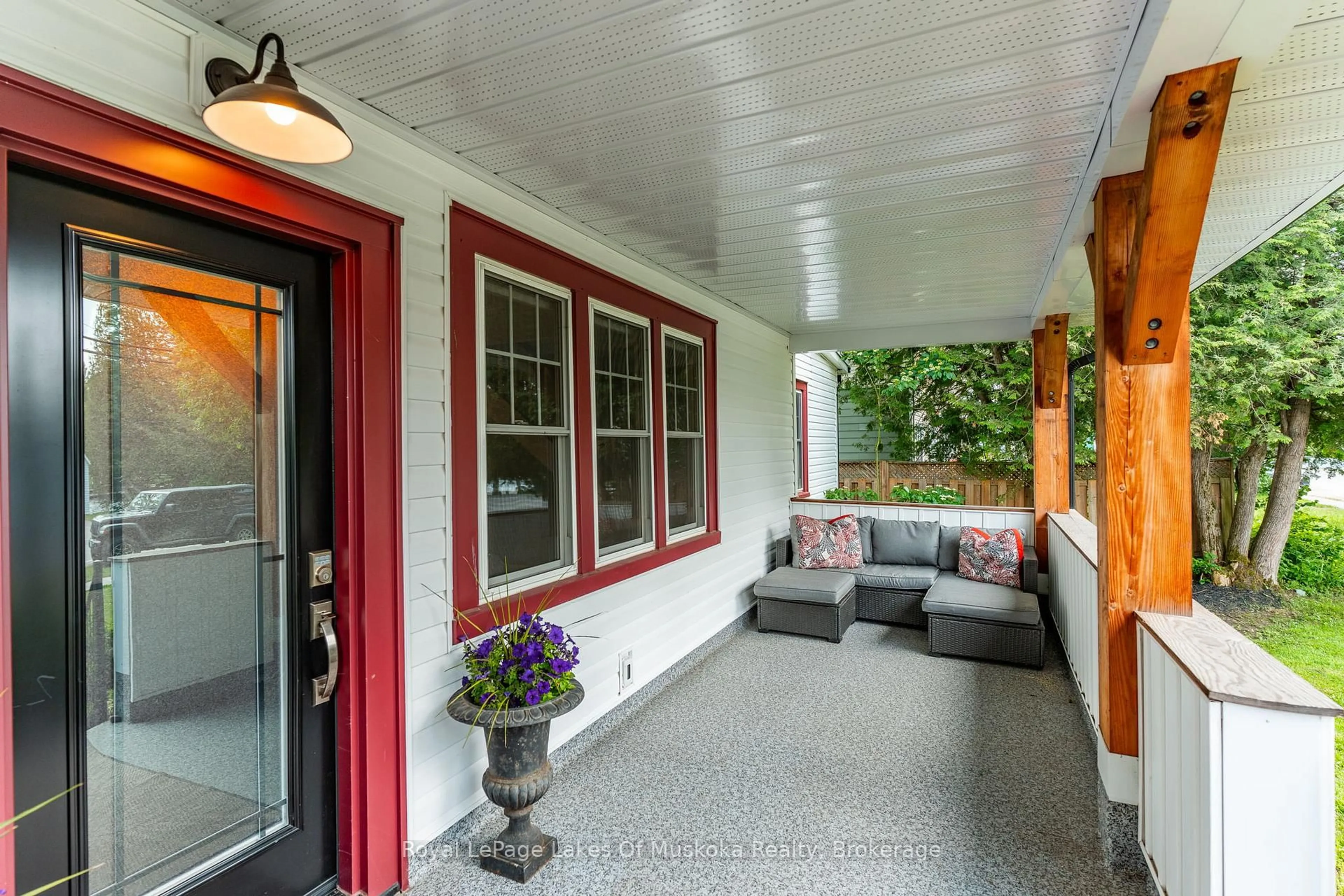 Patio, street for 8 North Rd, Lake of Bays Ontario P0B 1A0