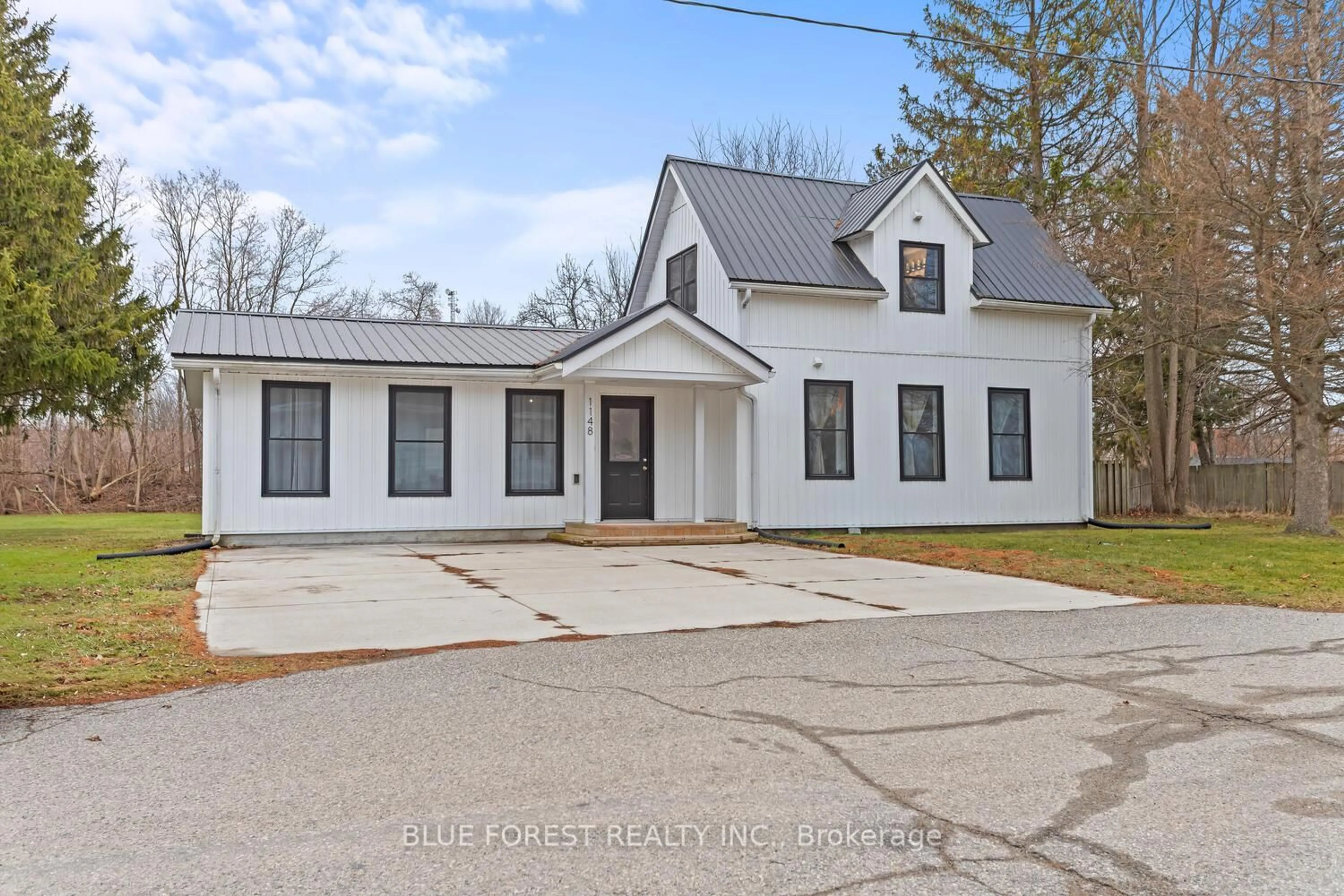 A pic from outside/outdoor area/front of a property/back of a property/a pic from drone, building for 1148 Jane St, West Elgin Ontario N0L 2P0