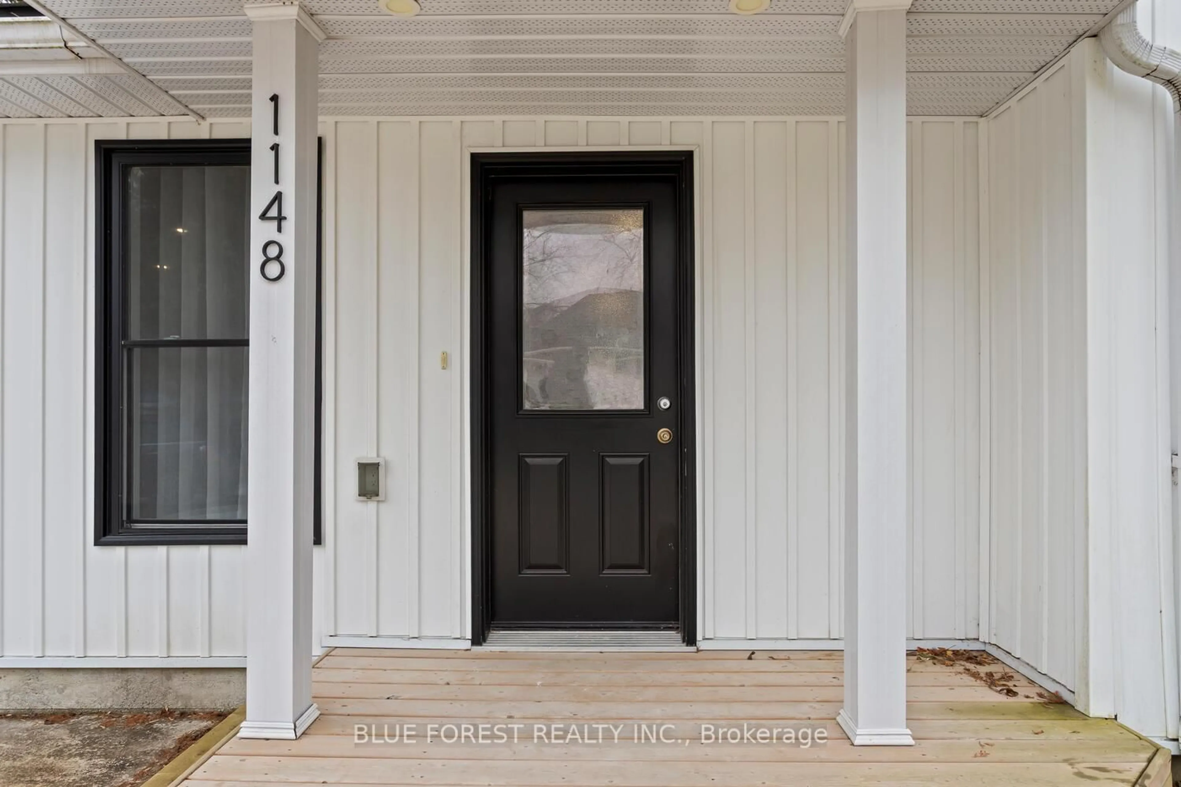 Indoor entryway for 1148 Jane St, West Elgin Ontario N0L 2P0