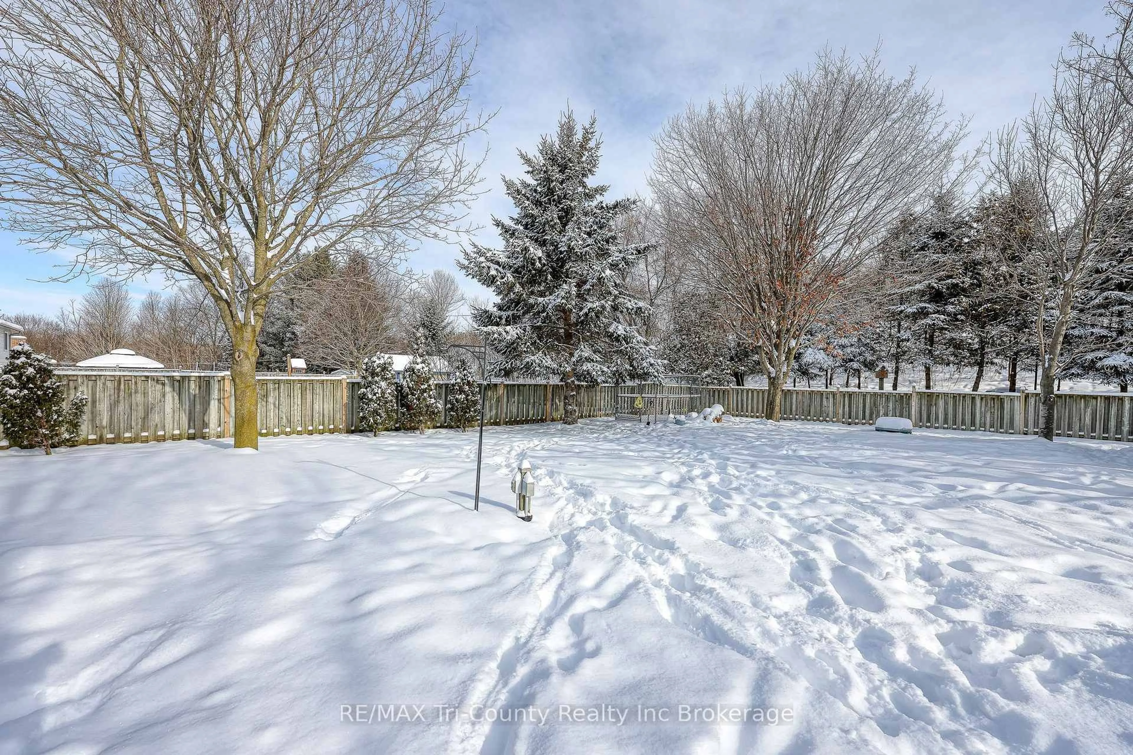 A pic from outside/outdoor area/front of a property/back of a property/a pic from drone, street for 24 Lorraine Ave, Tillsonburg Ontario N4G 4V3