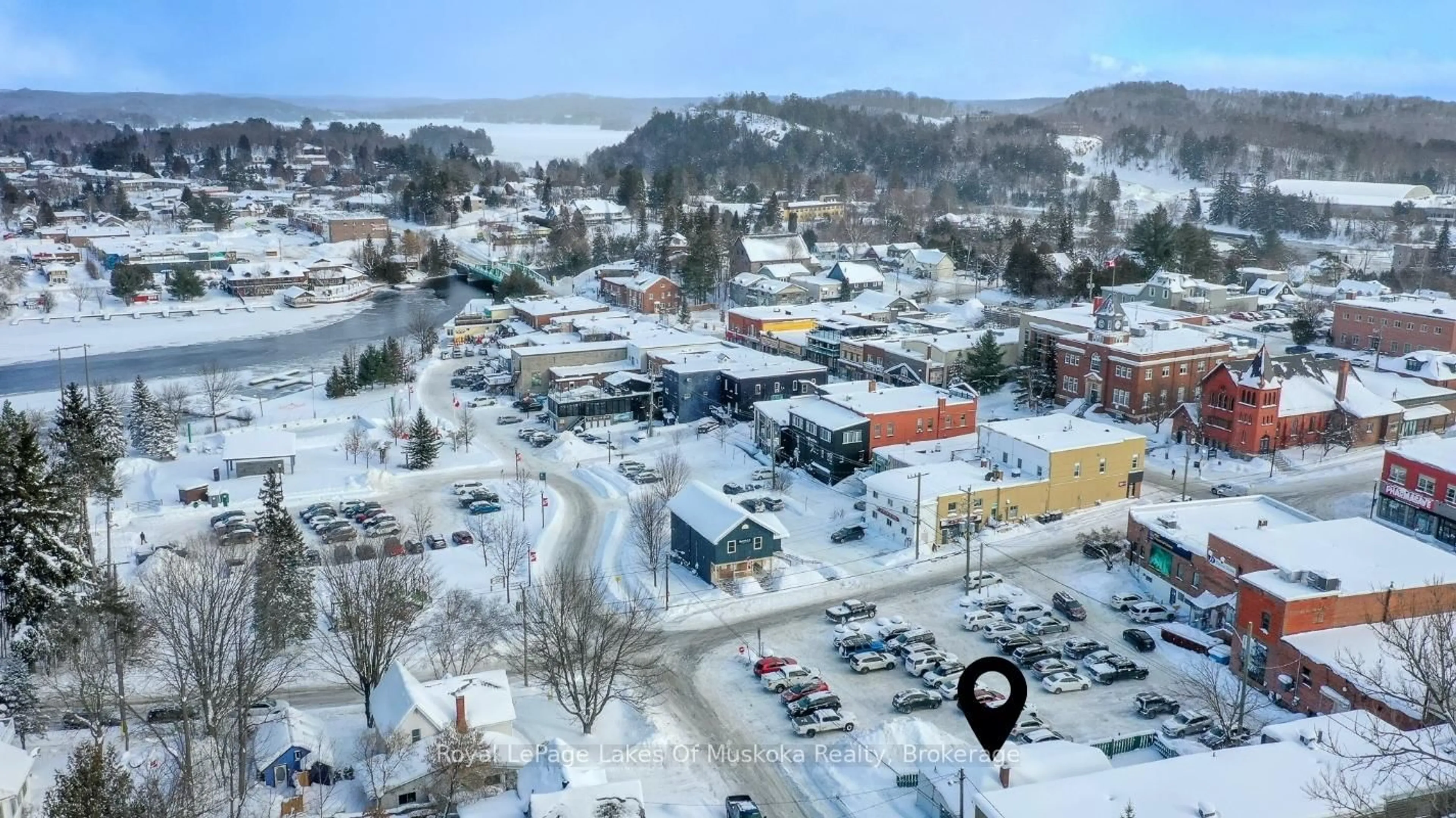 A pic from outside/outdoor area/front of a property/back of a property/a pic from drone, mountain view for 9 Caroline St, Huntsville Ontario P1H 2B3