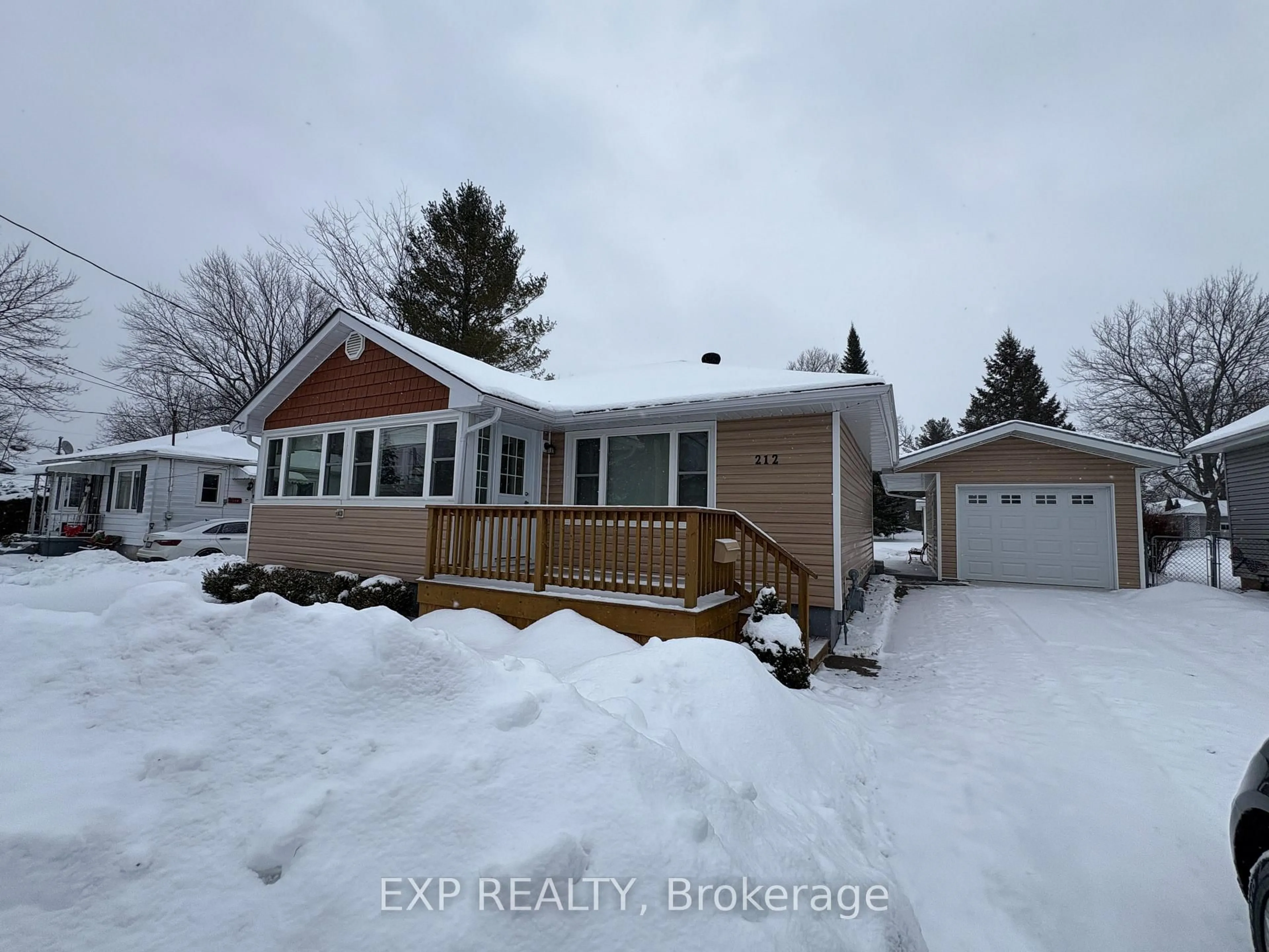Home with vinyl exterior material, street for 212 Thomas St, Greater Napanee Ontario K7R 2H7