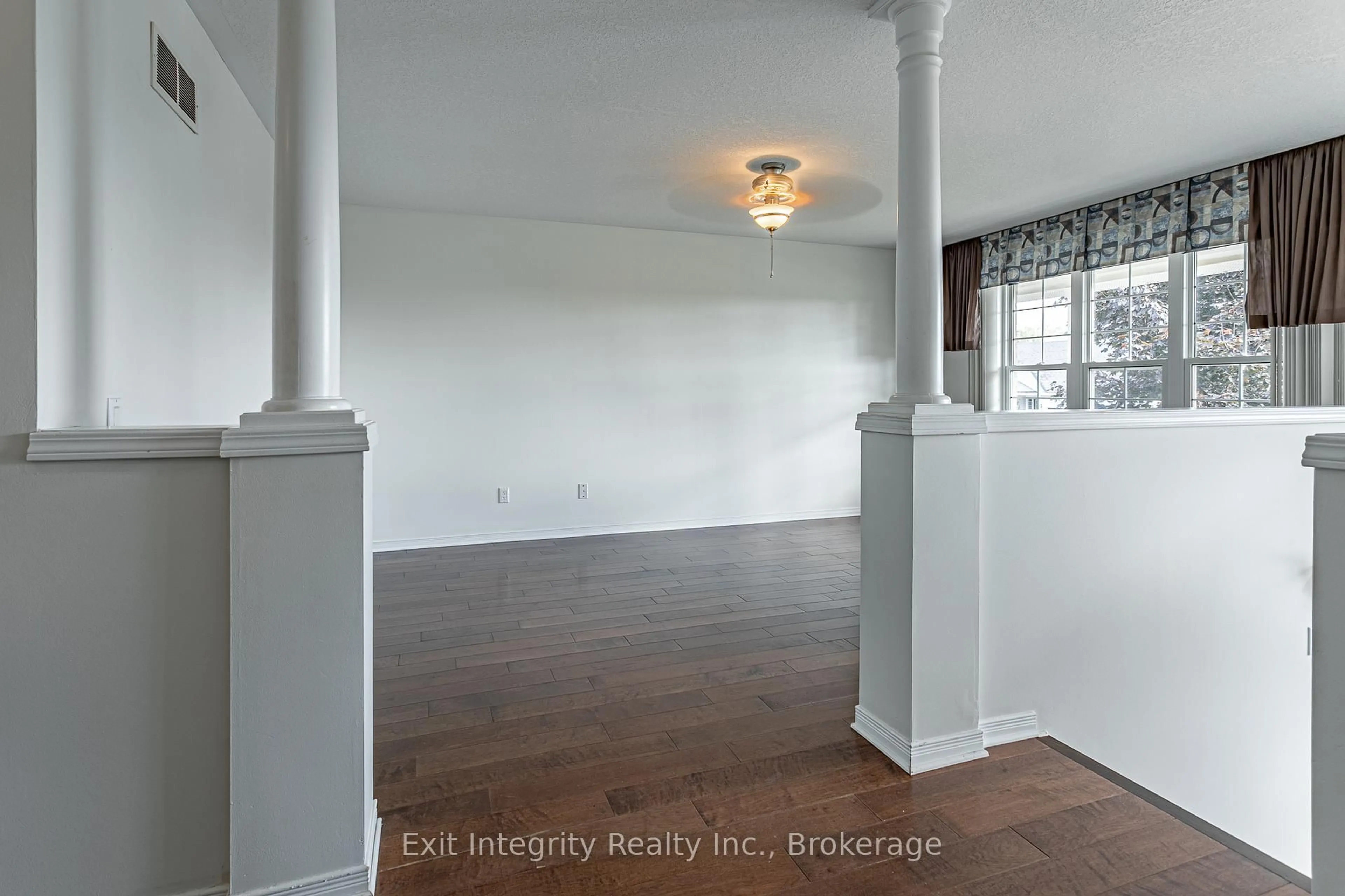 Indoor entryway for 19 David St, Ingersoll Ontario N5C 4E5