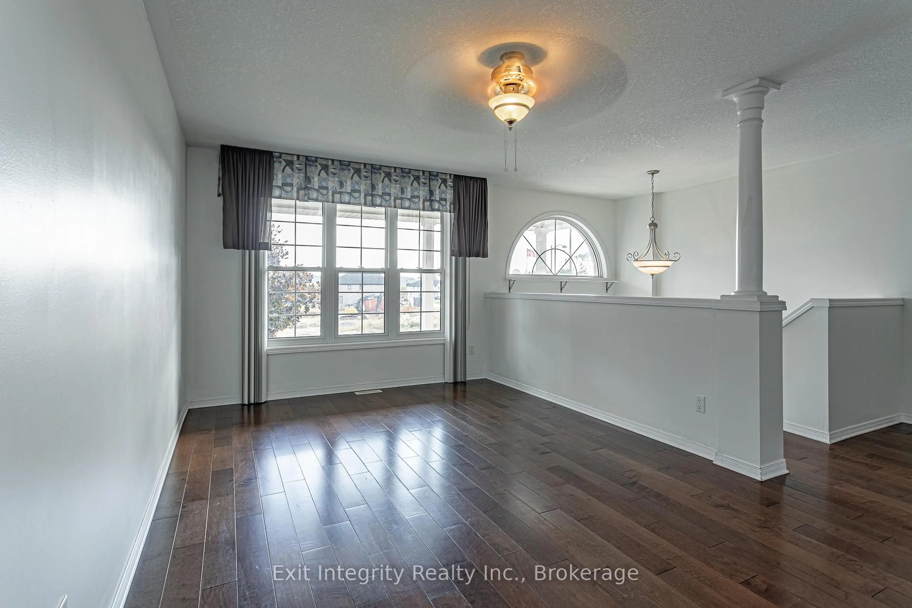 Indoor entryway for 19 David St, Ingersoll Ontario N5C 4E5