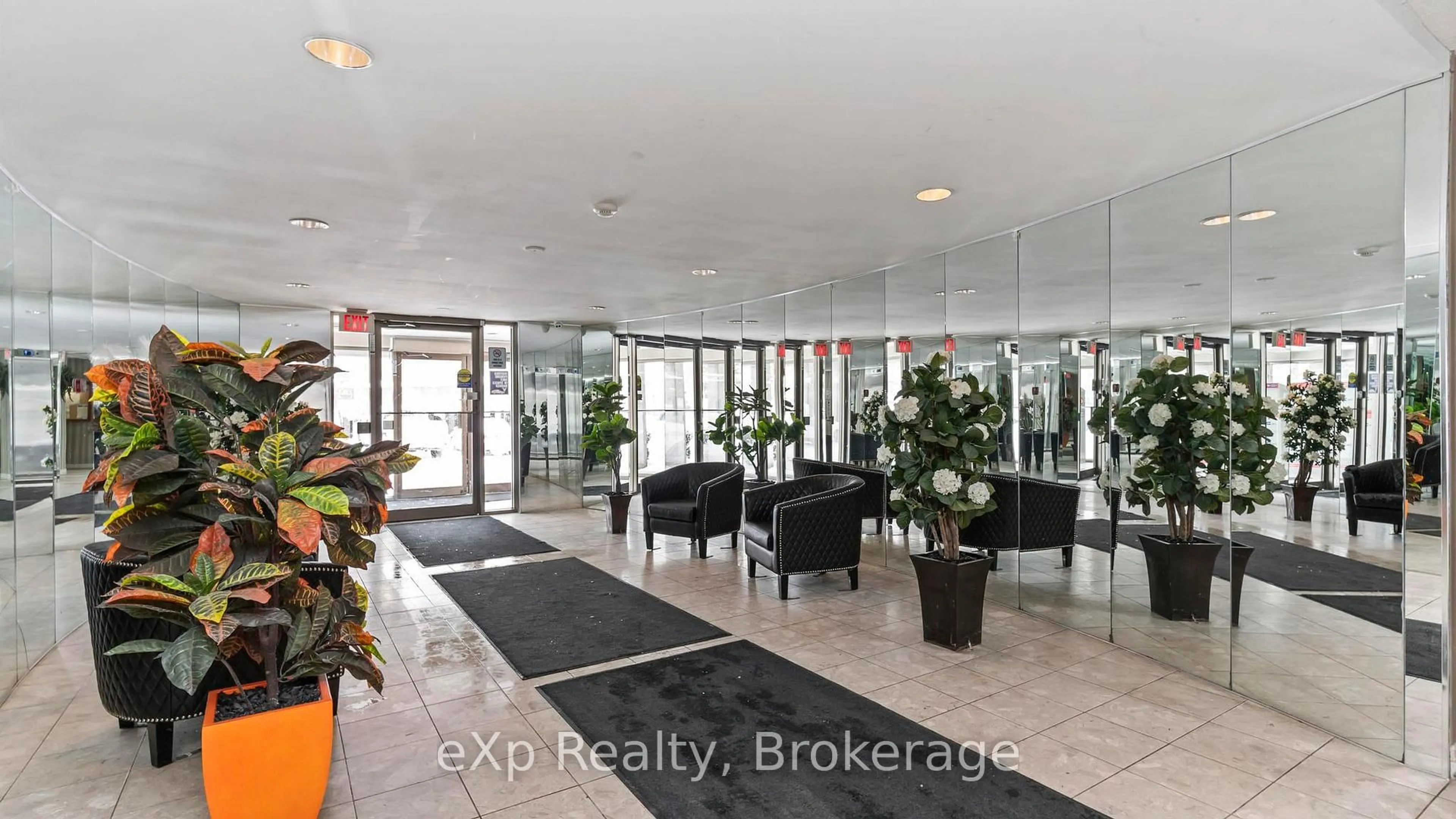 Lobby for 570 Proudfoot Lane #902, London North Ontario N6H 4Z1