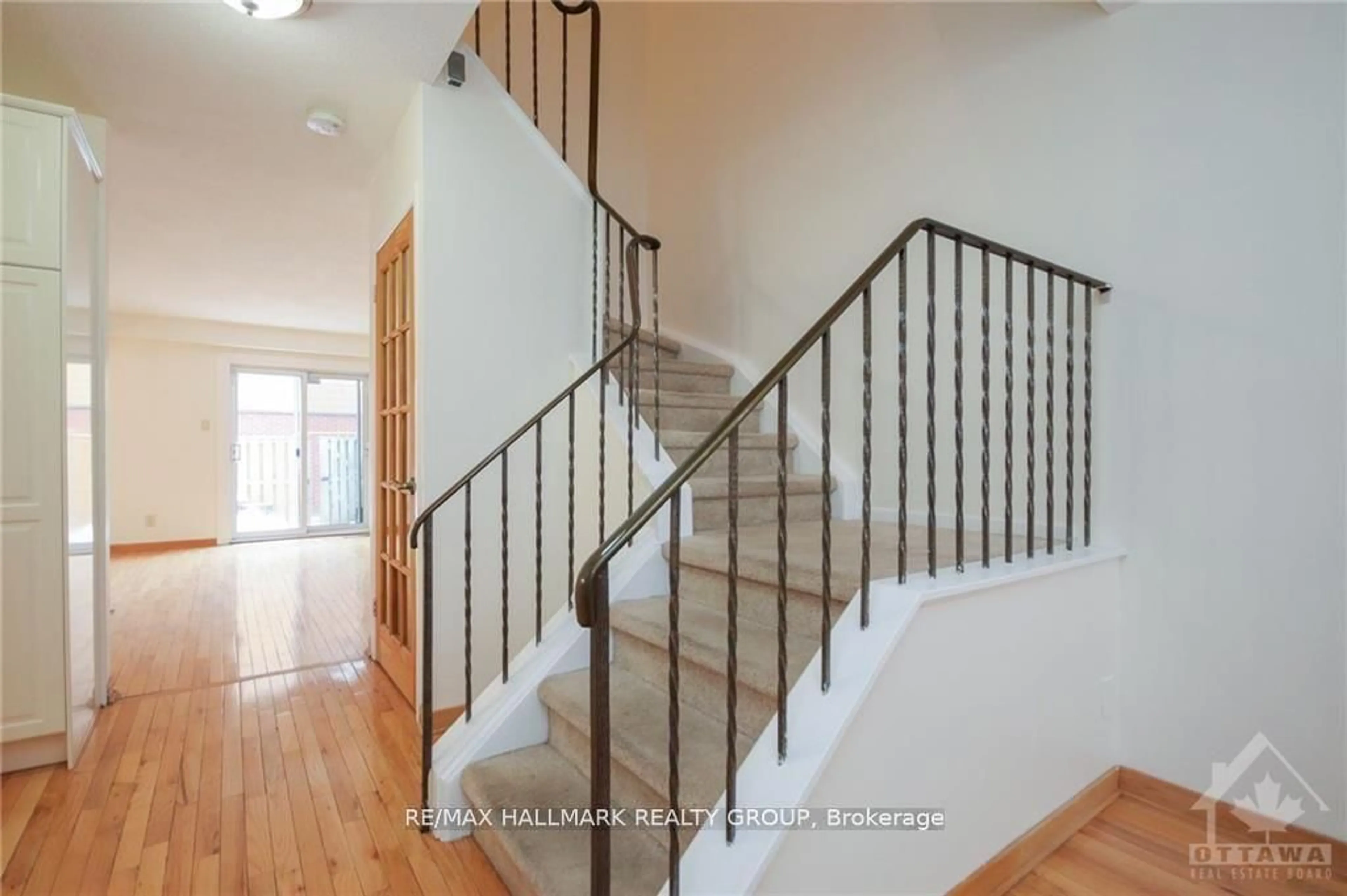 Unknown for 2088 Orient Park Dr, Ottawa Ontario K1B 4V9