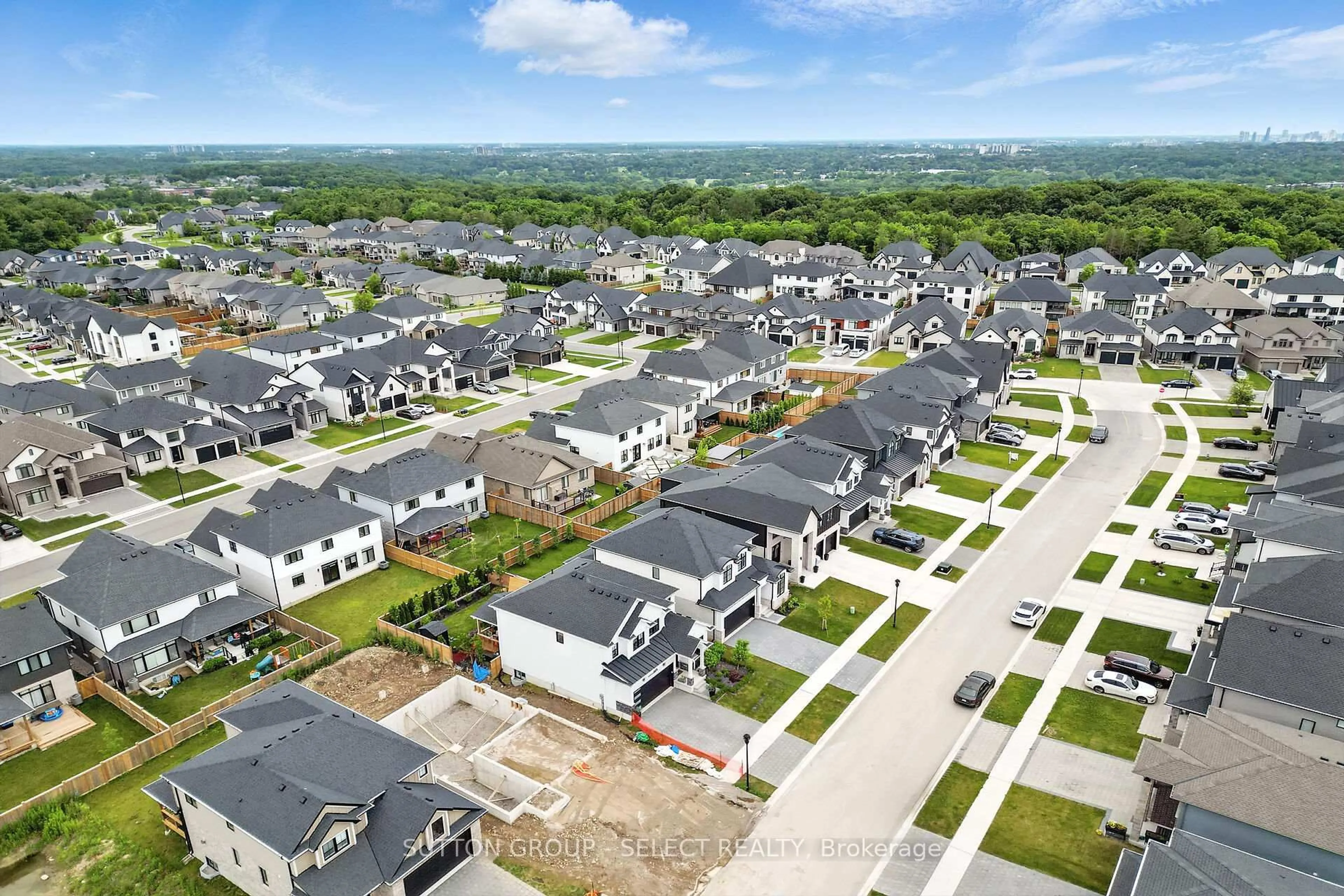 A pic from outside/outdoor area/front of a property/back of a property/a pic from drone, street for 1894 Fountain Grass Dr, London South Ontario N6K 4P9