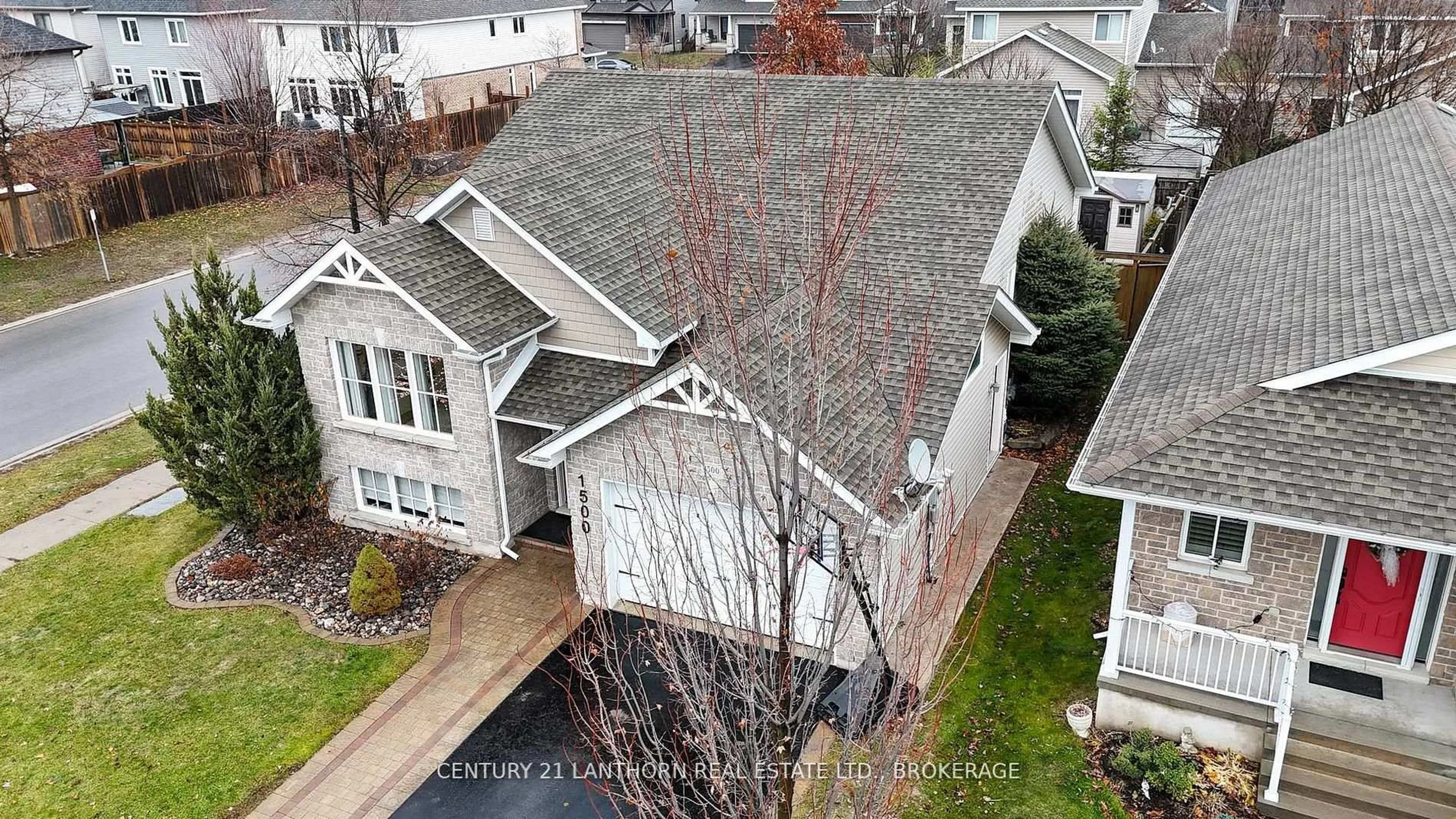 A pic from outside/outdoor area/front of a property/back of a property/a pic from drone, street for 1500 Crimson Cres, Kingston Ontario K7P 0H4