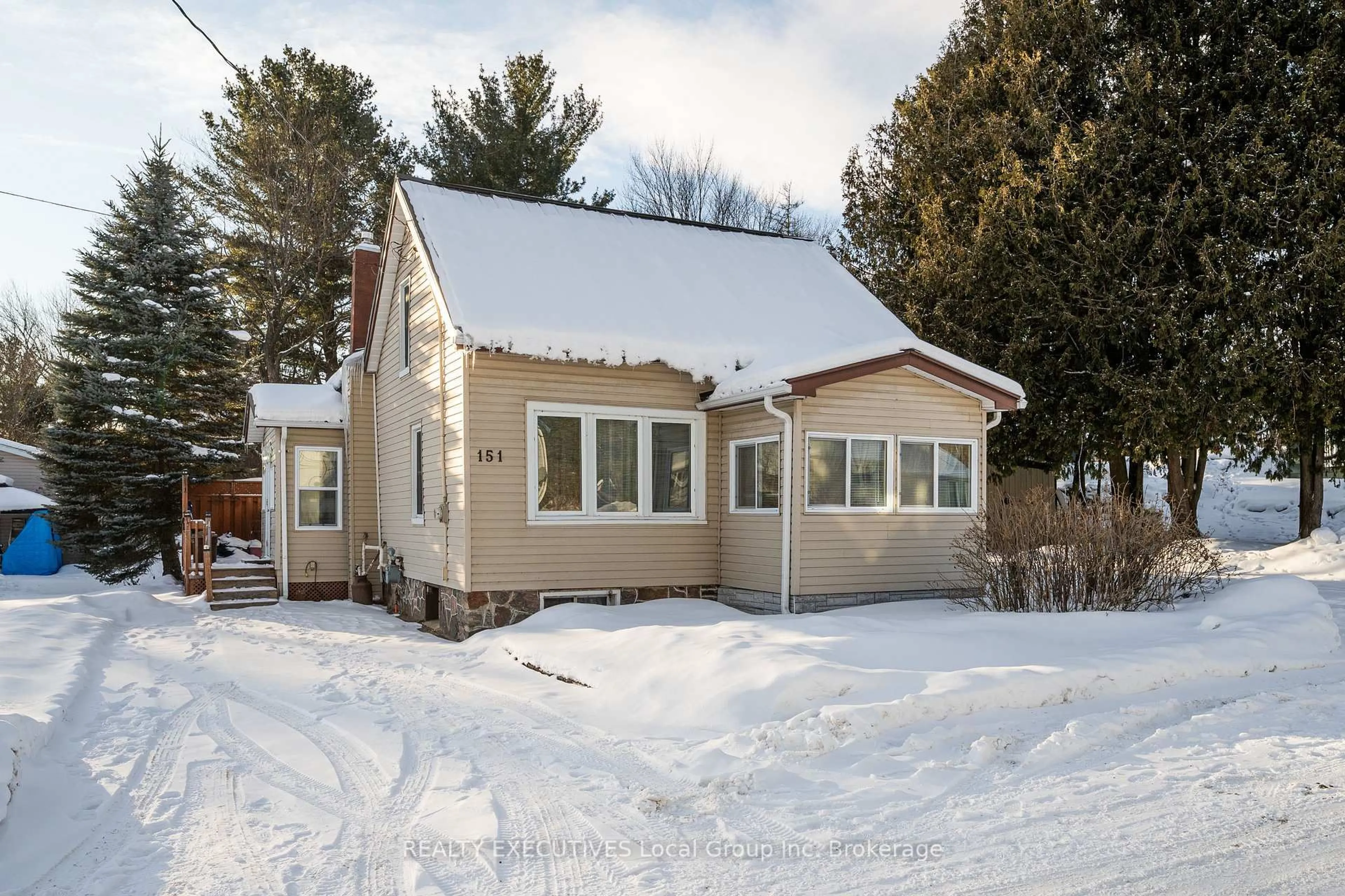 Home with vinyl exterior material, street for 151 King St, Callander Ontario P0H 1H0