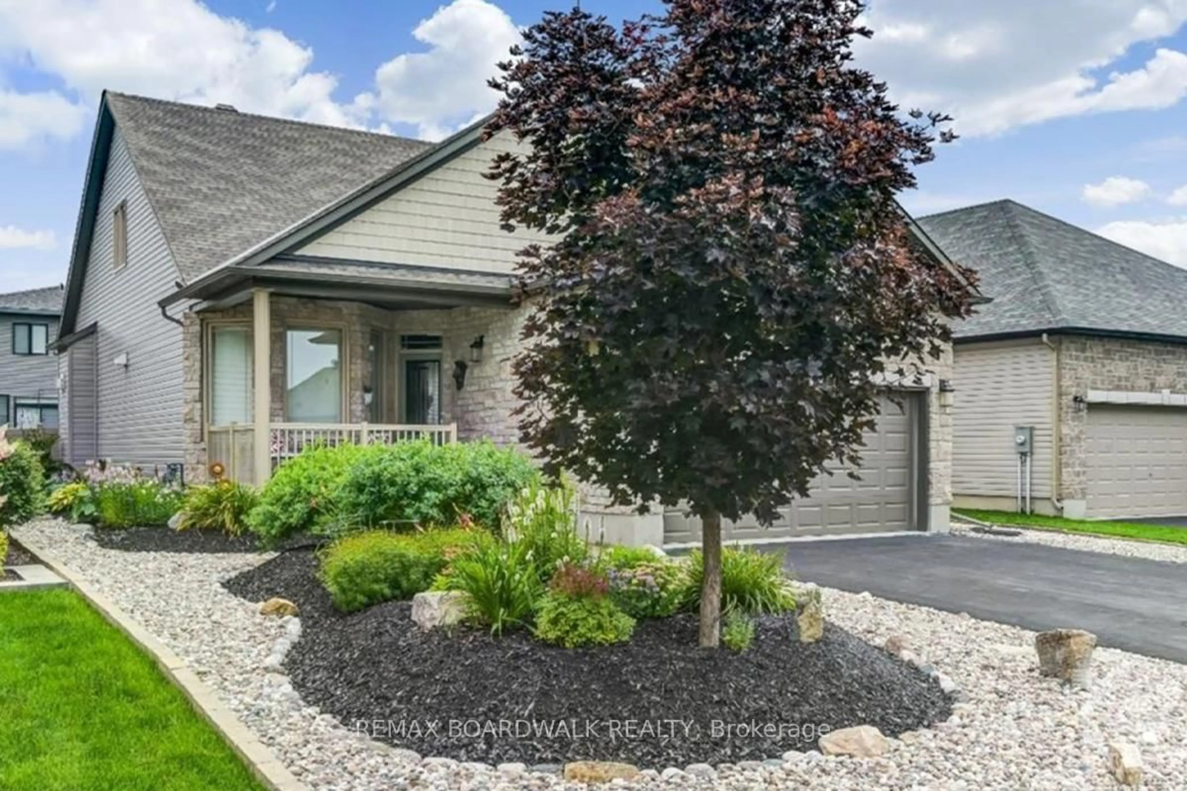 Home with vinyl exterior material, street for 813 Platinum St, Clarence-Rockland Ontario K4K 0J2