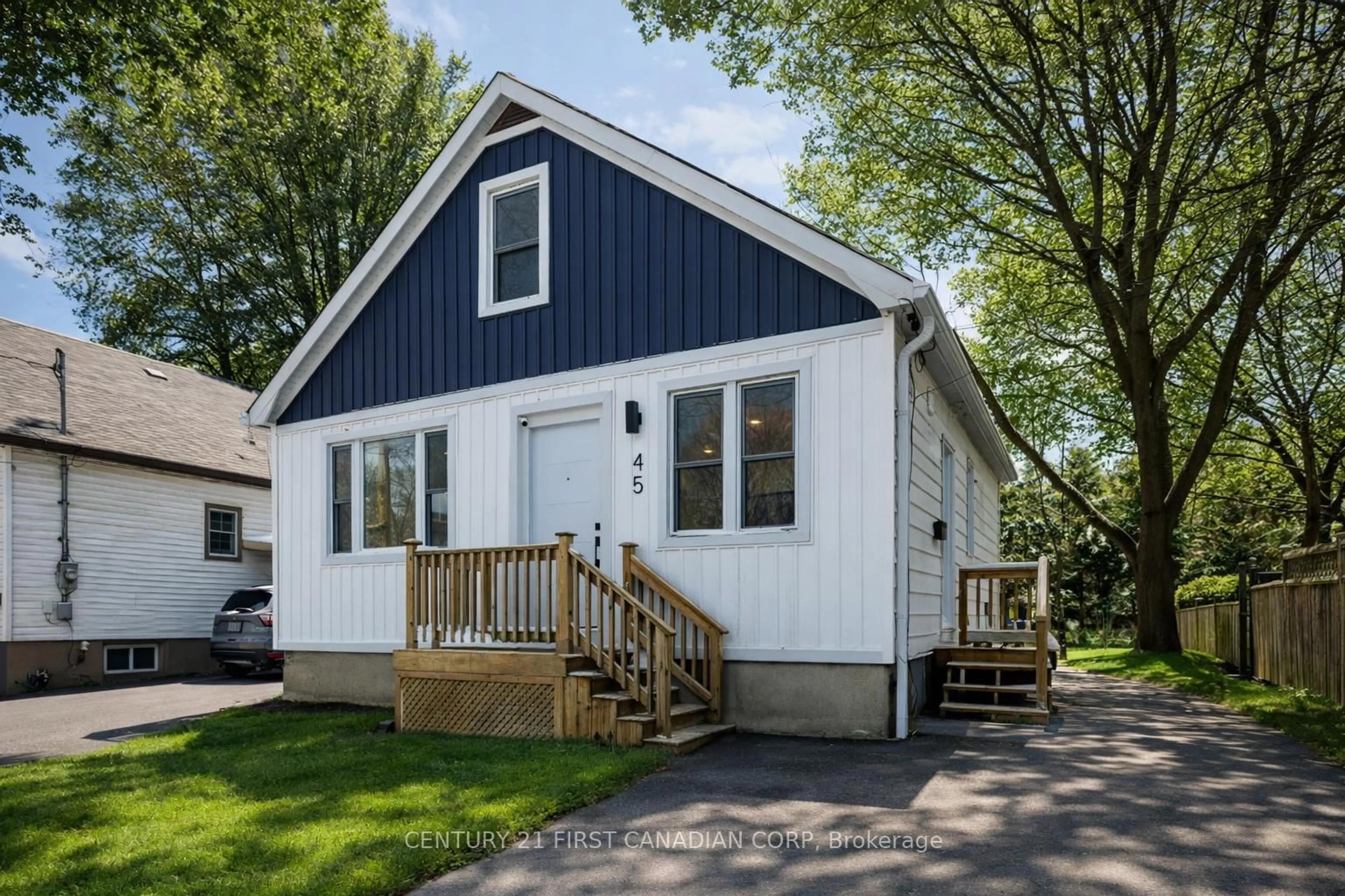 Home with vinyl exterior material, street for 45 Fairview Ave, London South Ontario N6C 4T4