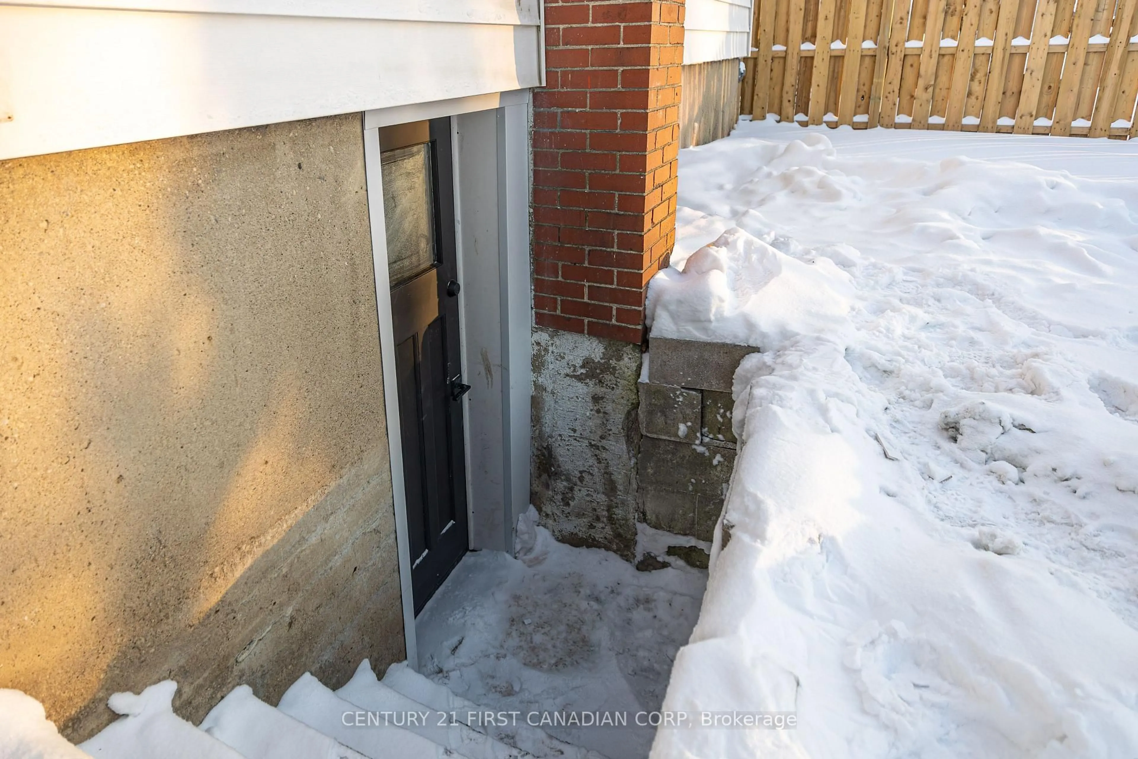 Unknown for 45 Fairview Ave, London South Ontario N6C 4T4