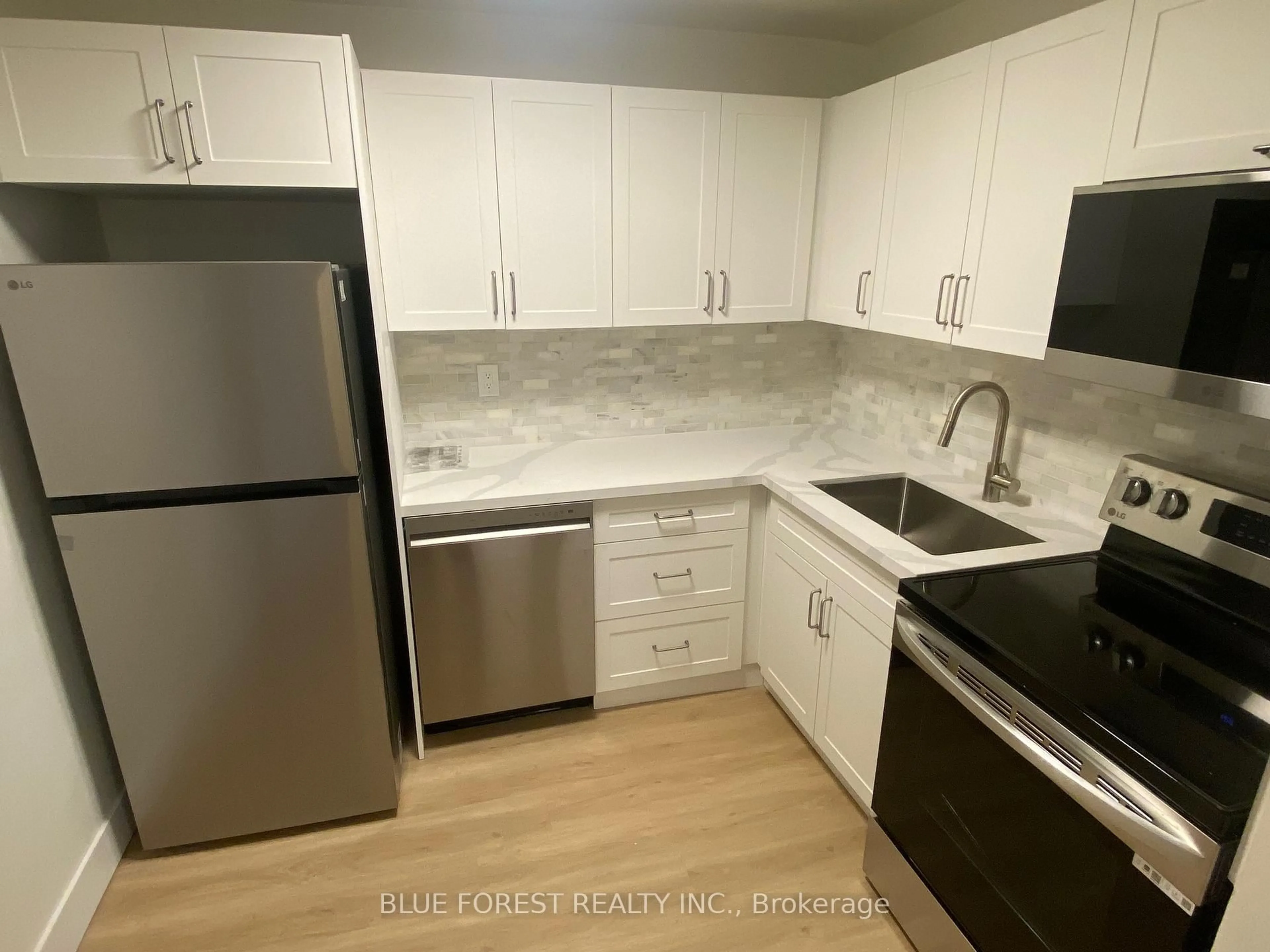Standard kitchen, unknown for 573 MORNINGTON Ave #307, London East Ontario N5Y 4T9
