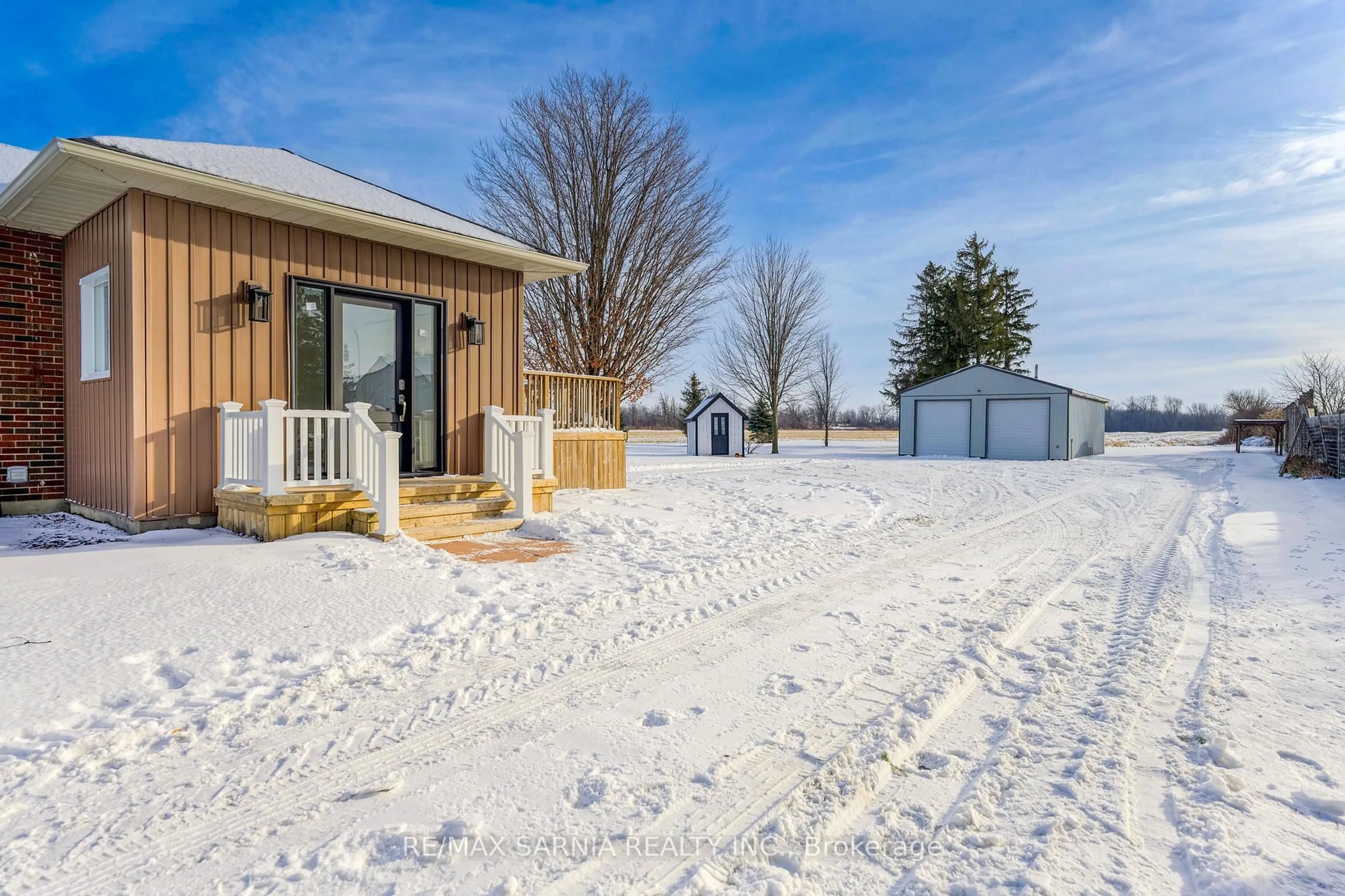 Patio, unknown for 4083 LONDON Line, Plympton-Wyoming Ontario N0N 1T0