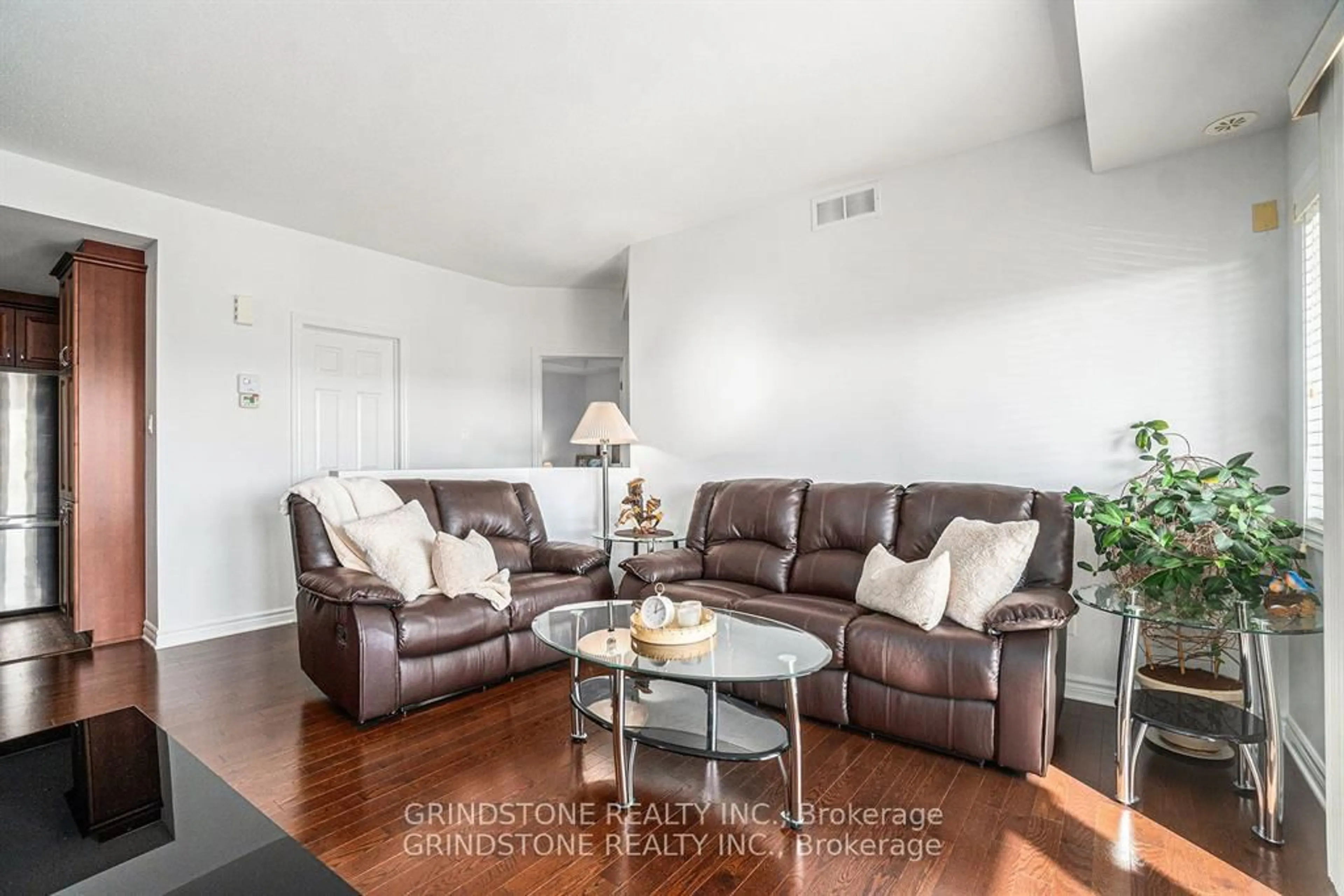 Living room with furniture, unknown for 137 Harthill Way #L, Ottawa Ontario K2J 5V1