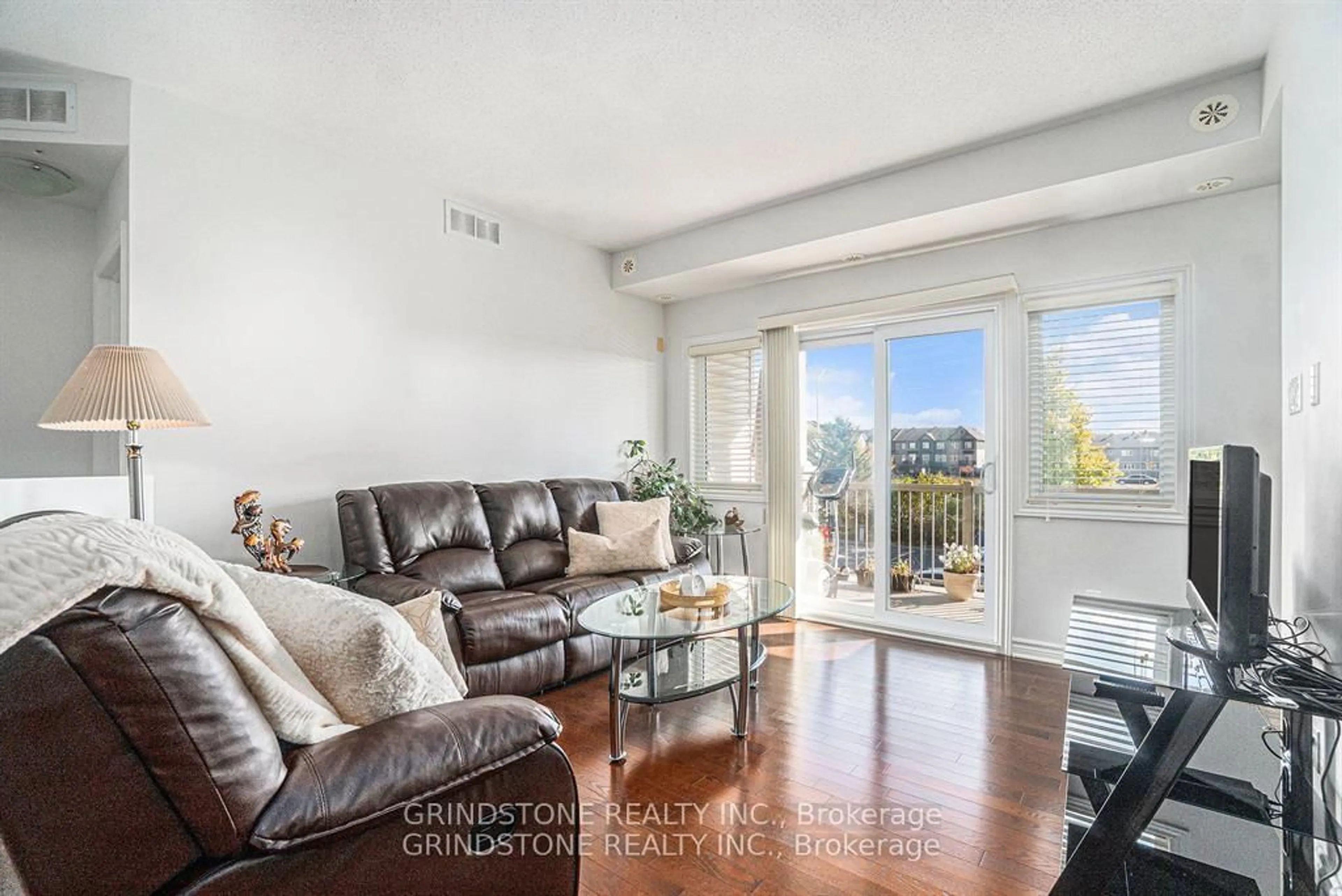 Living room with furniture, wood/laminate floor for 137 Harthill Way #L, Ottawa Ontario K2J 5V1