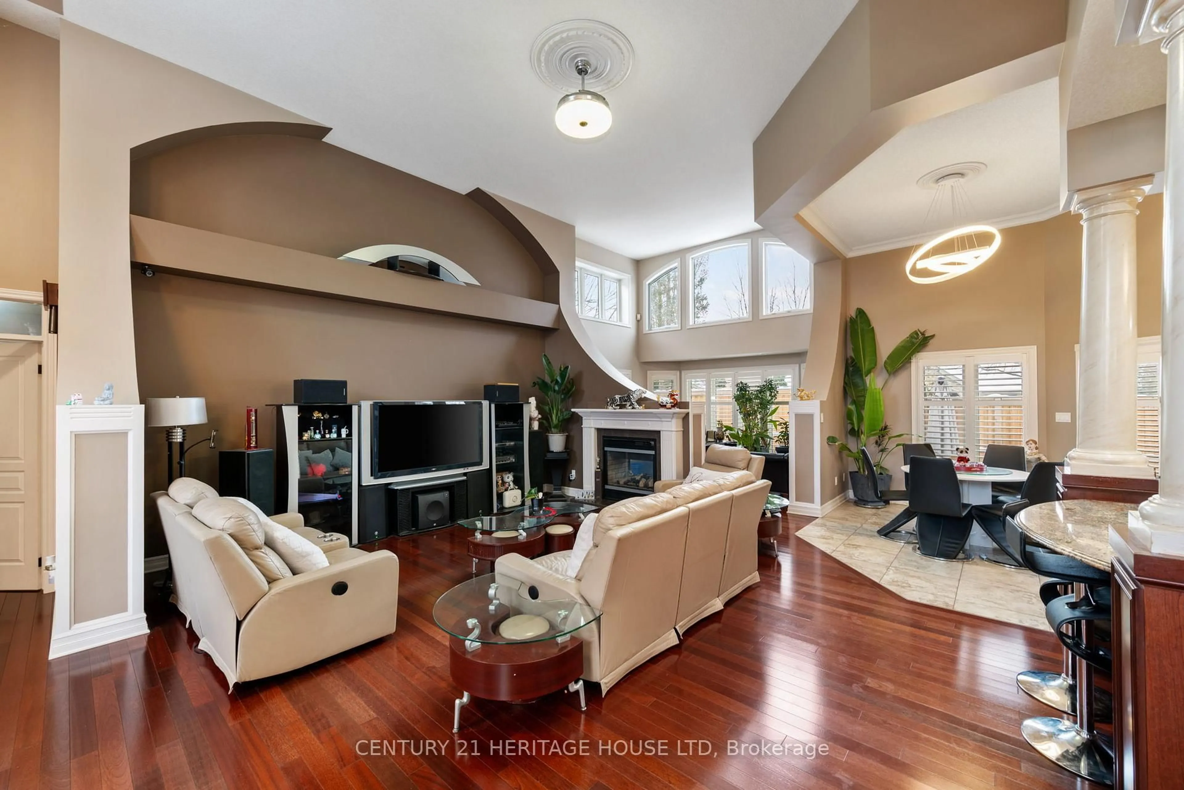 Living room with furniture, unknown for 7 Edwin Dr, London South Ontario N6C 6A7