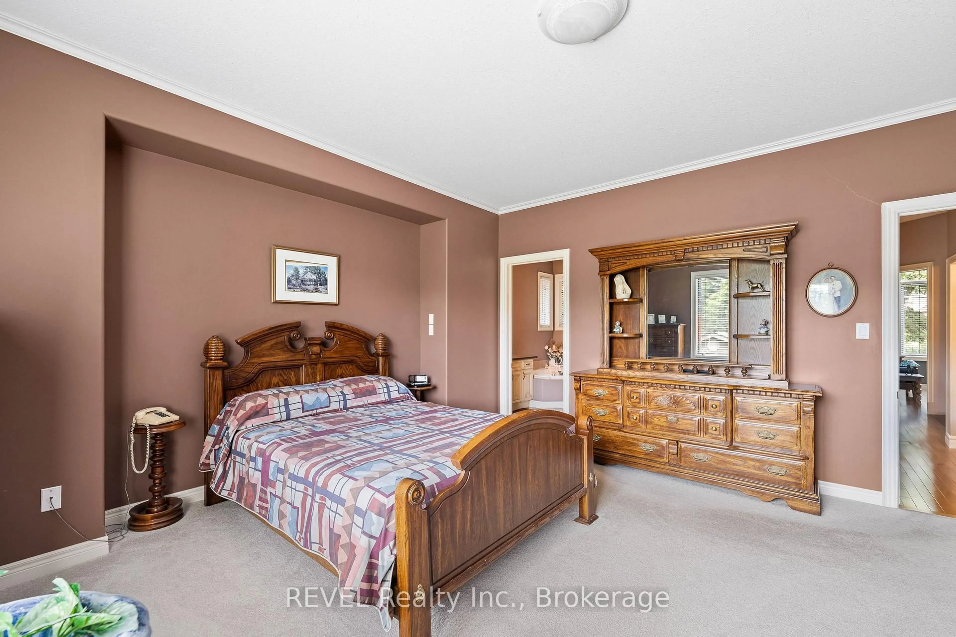 Bedroom with bed, unknown for 5 Beechwood Cres, Pelham Ontario L0S 1E7