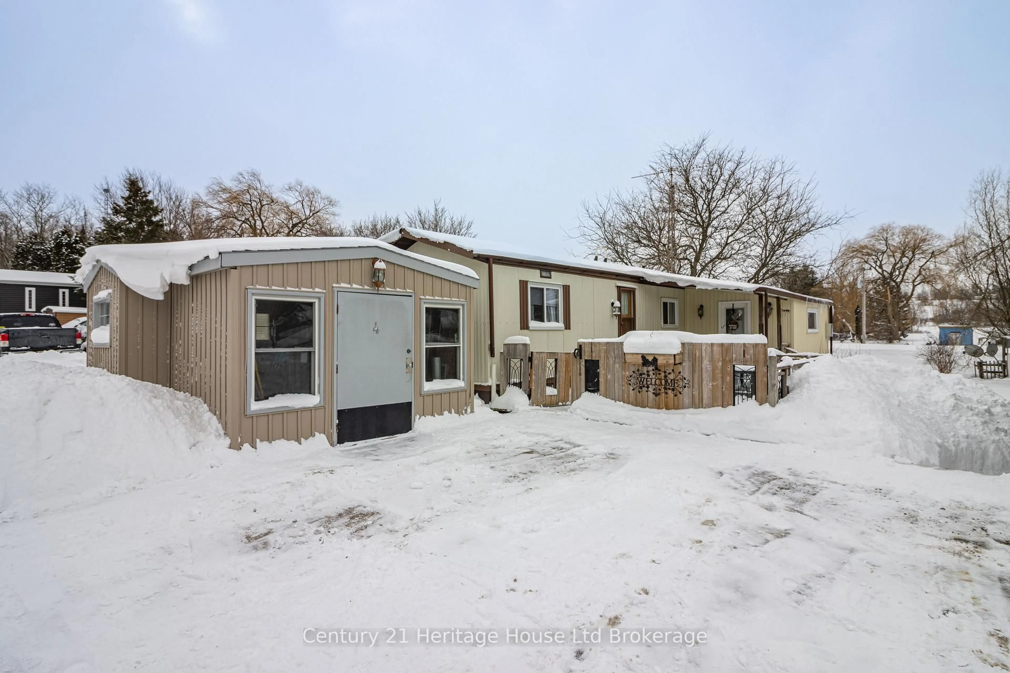 A pic from outside/outdoor area/front of a property/back of a property/a pic from drone, building for 596101 Highway 59 #4 Tropicana Cres, East Zorra-Tavistock Ontario N4S 7W1