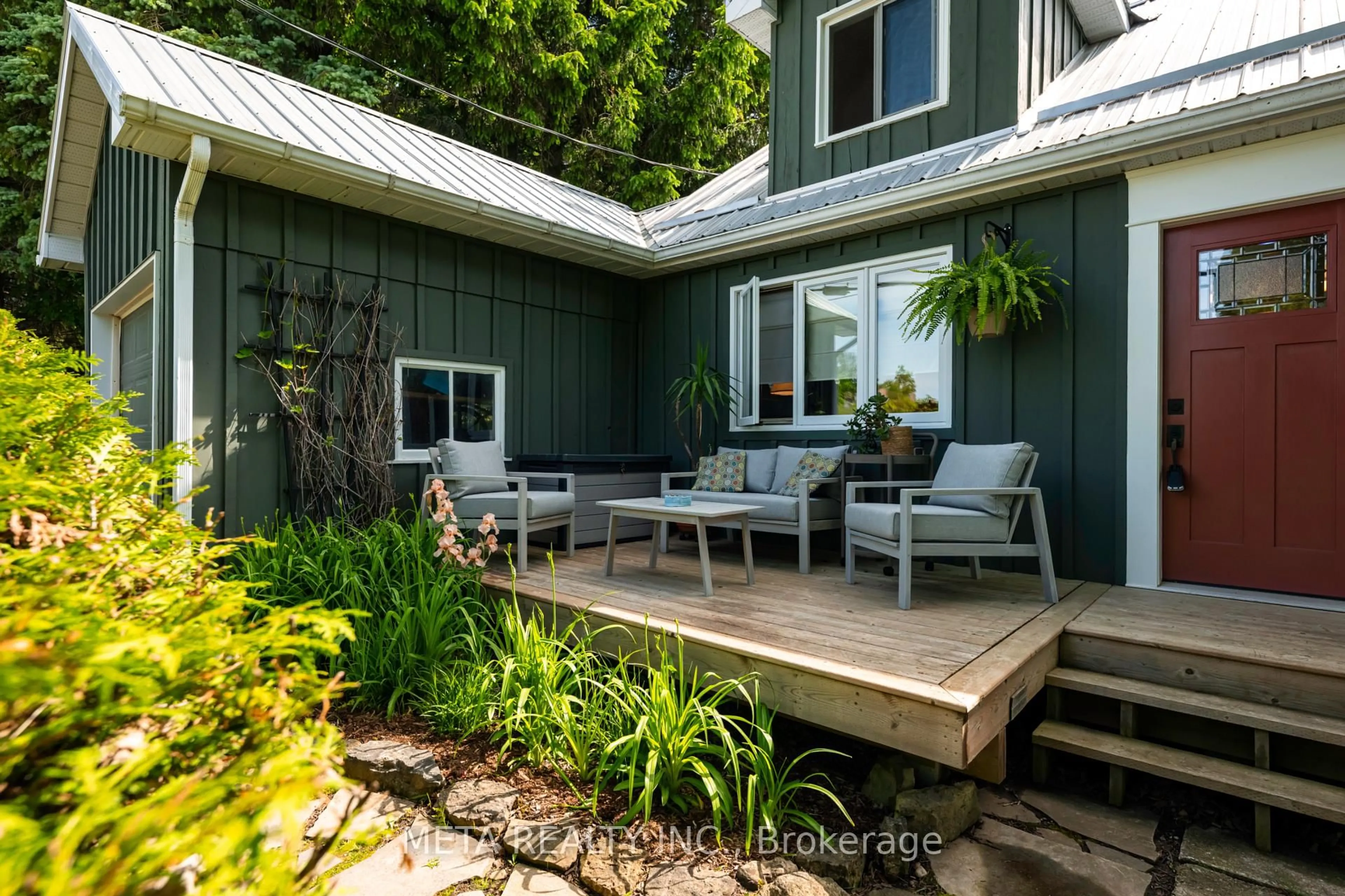 Patio, street for 237 Main St, Melancthon Ontario L9V 1X7