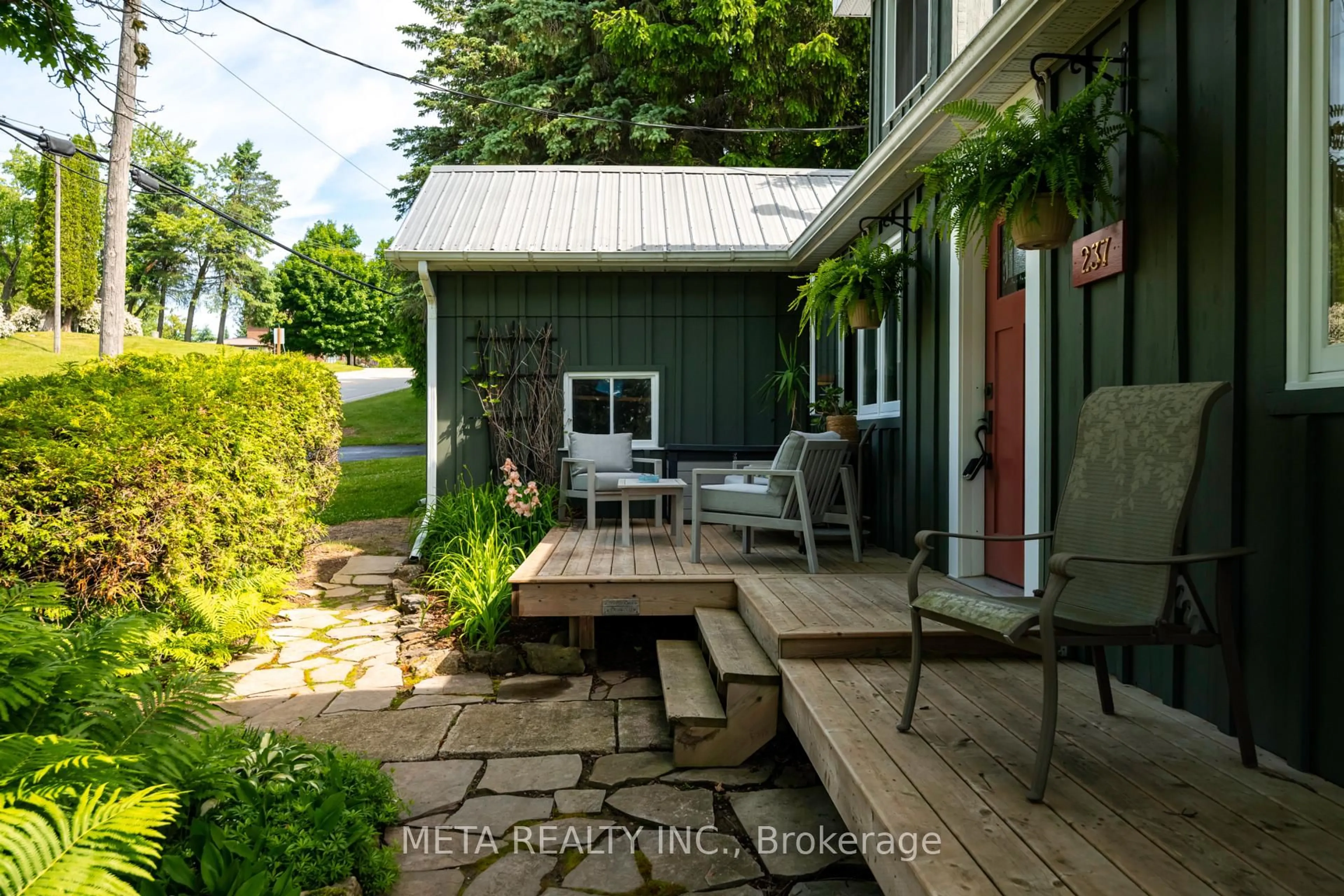 Patio, street for 237 Main St, Melancthon Ontario L9V 1X7