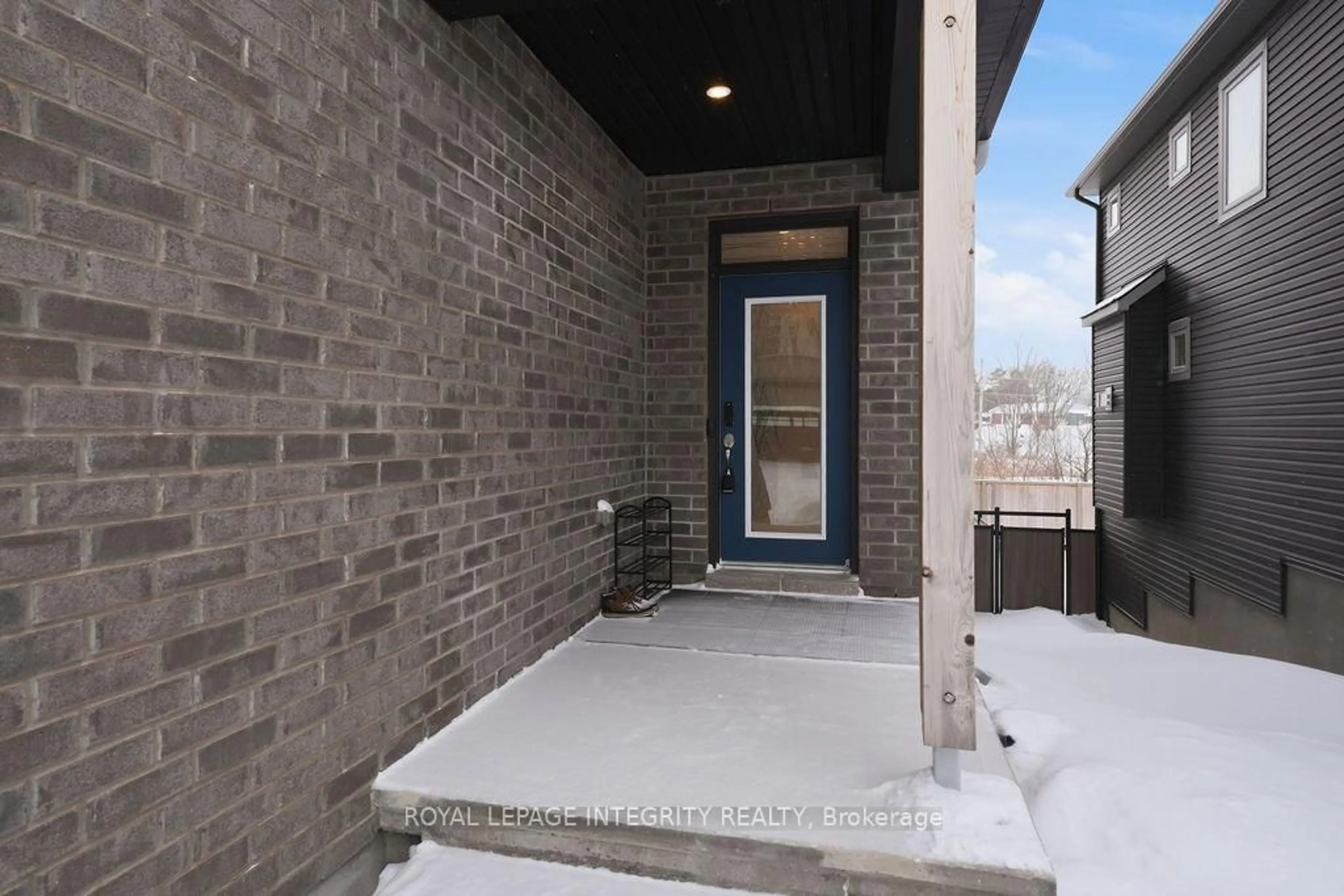 Indoor entryway for 605 Enclave Lane, Clarence-Rockland Ontario K4K 0M8