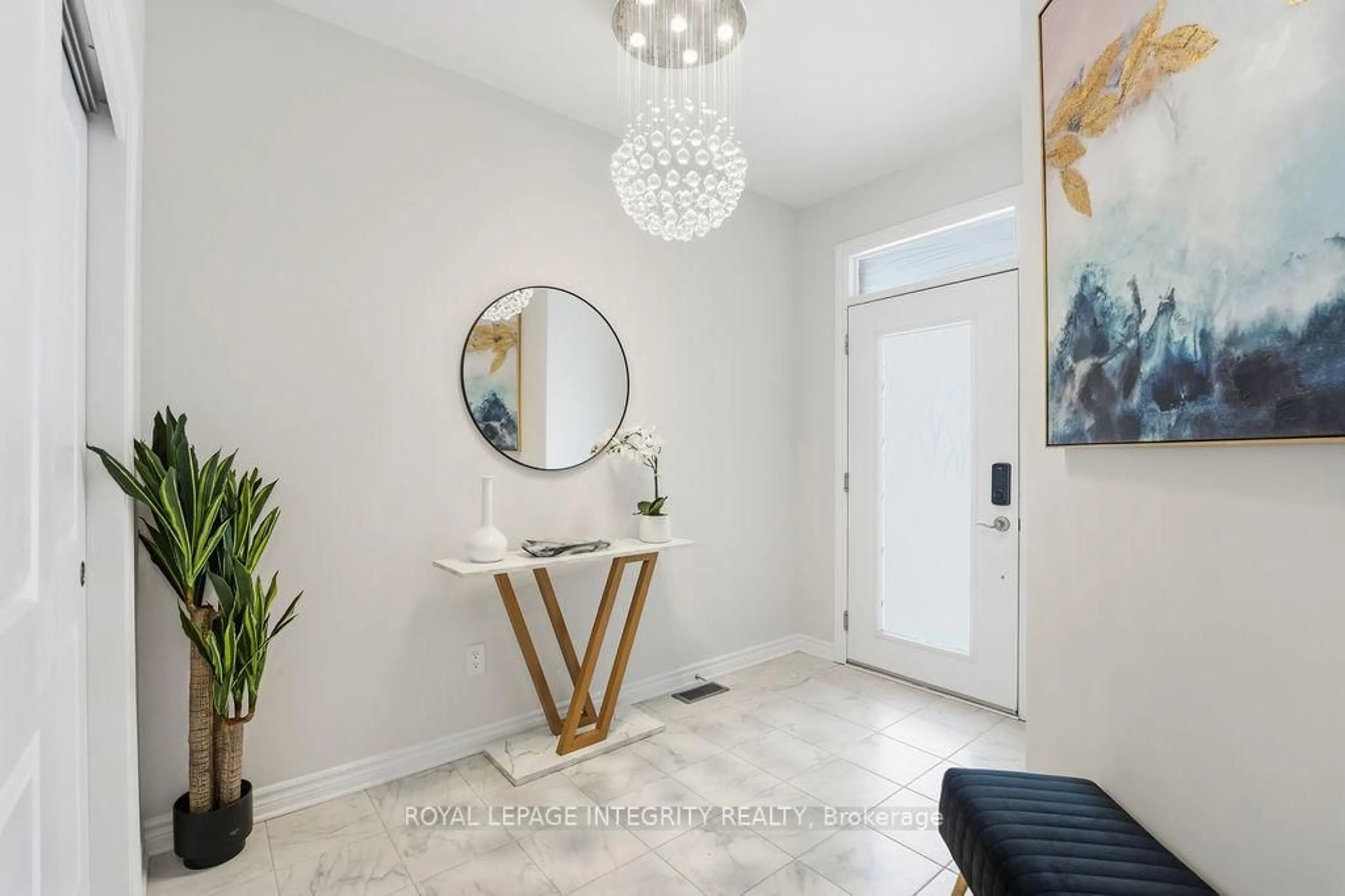 Indoor entryway for 605 Enclave Lane, Clarence-Rockland Ontario K4K 0M8