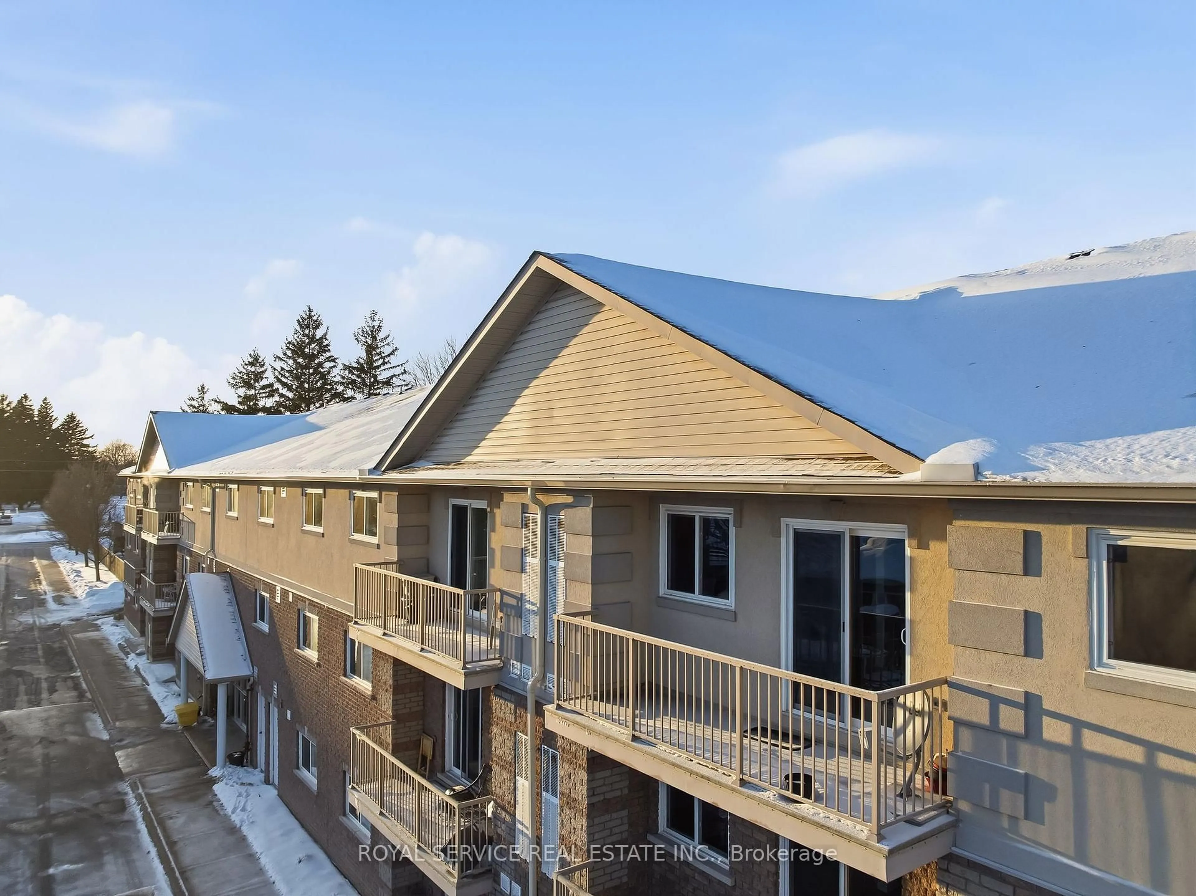 A pic from outside/outdoor area/front of a property/back of a property/a pic from drone, mountain view for 841 Battell St #304, Cobourg Ontario K9A 0B9