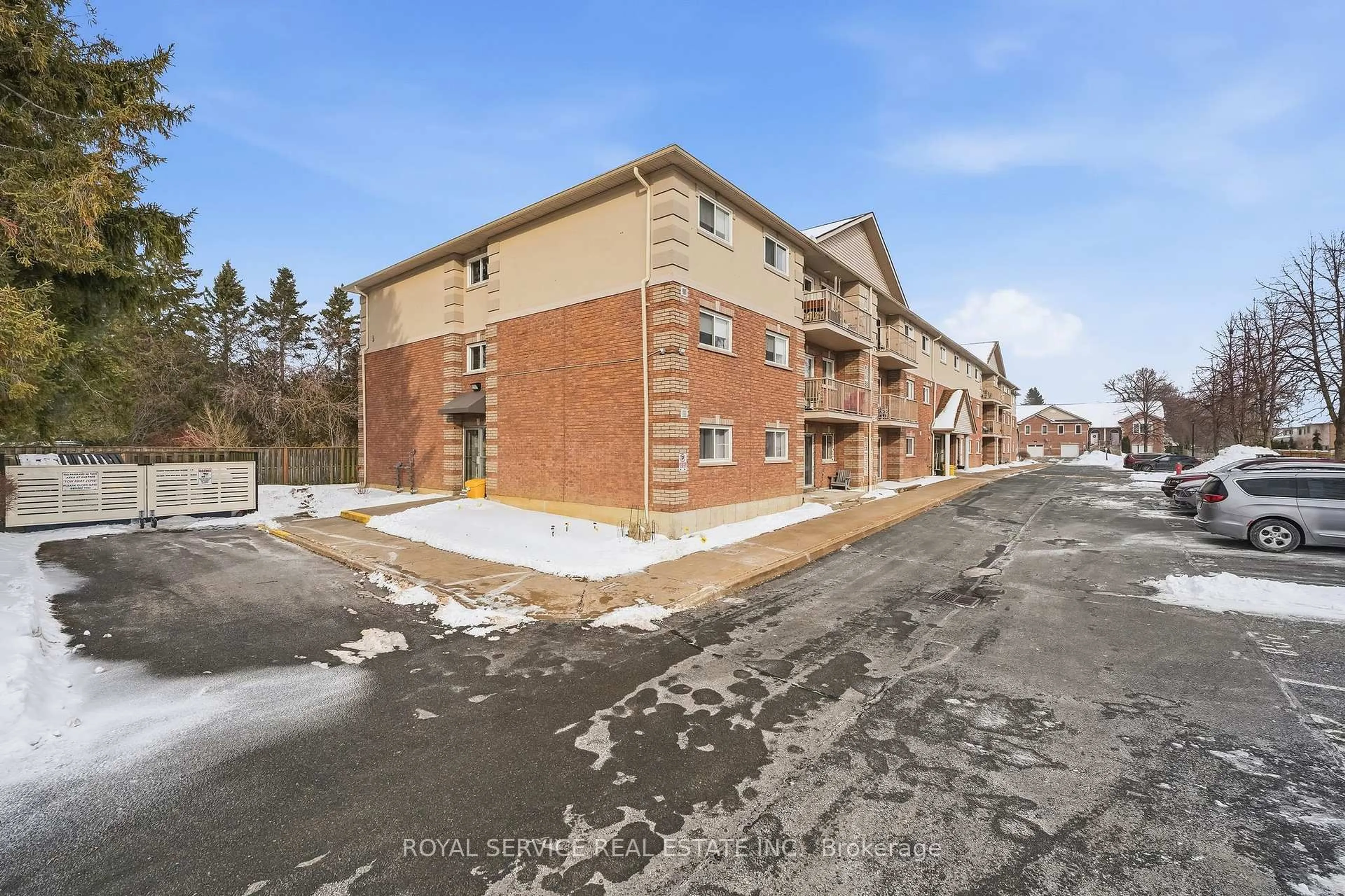 Patio, building for 841 Battell St #304, Cobourg Ontario K9A 0B9