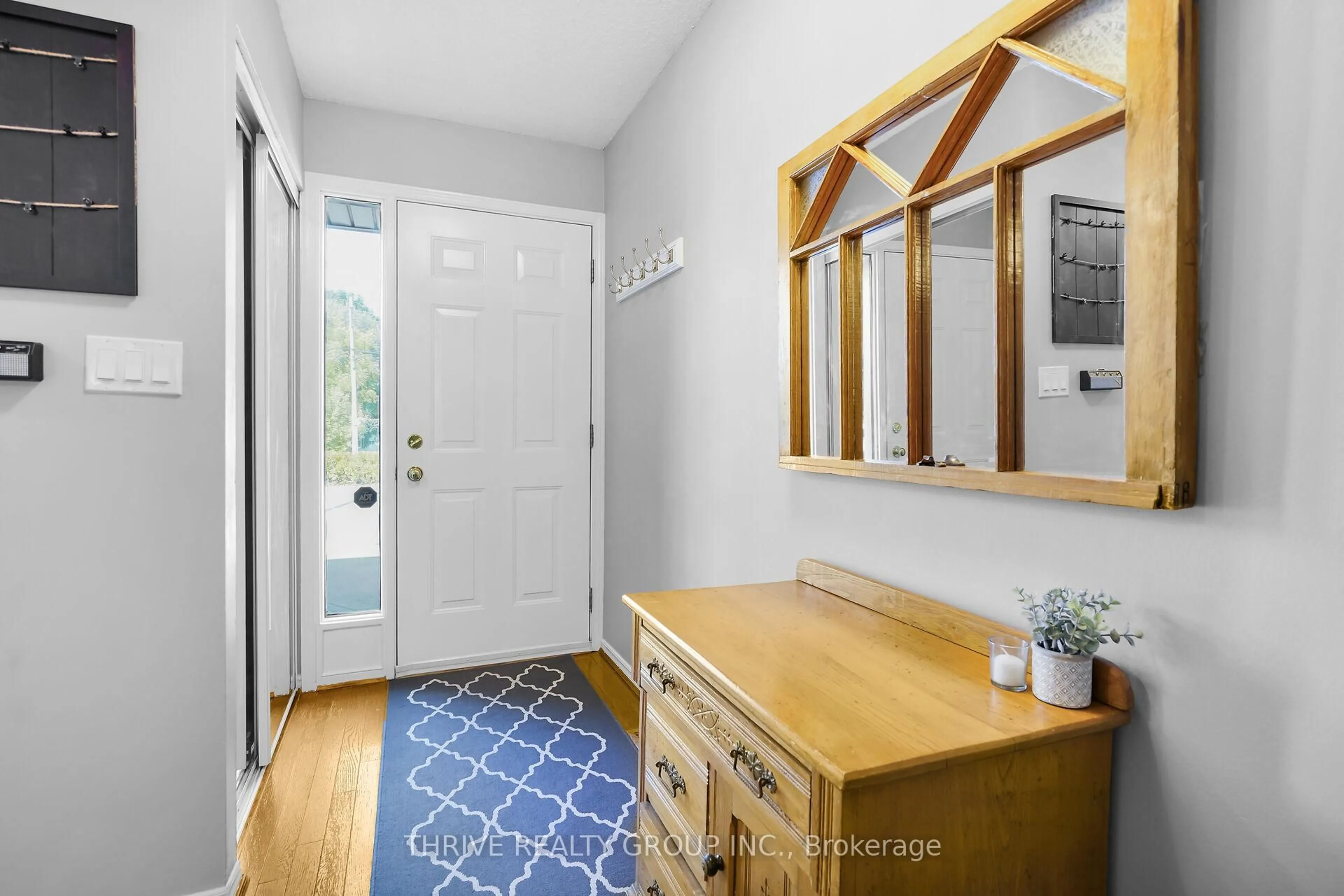 Indoor entryway for 215 Commissioners Rd #10, London South Ontario N6J 1X9