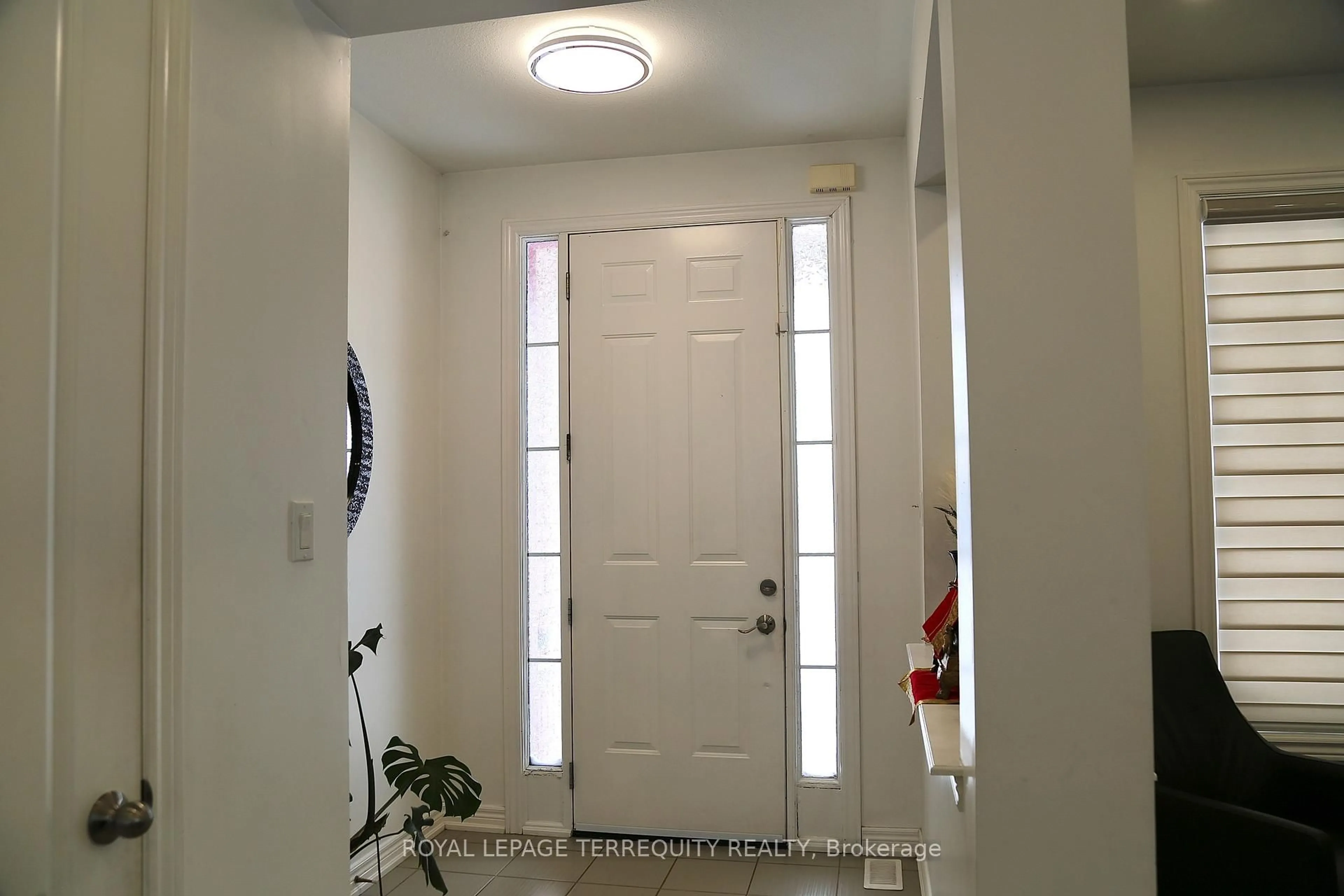 Indoor entryway for 6244 St Michael Ave, Niagara Falls Ontario L2H 0C8